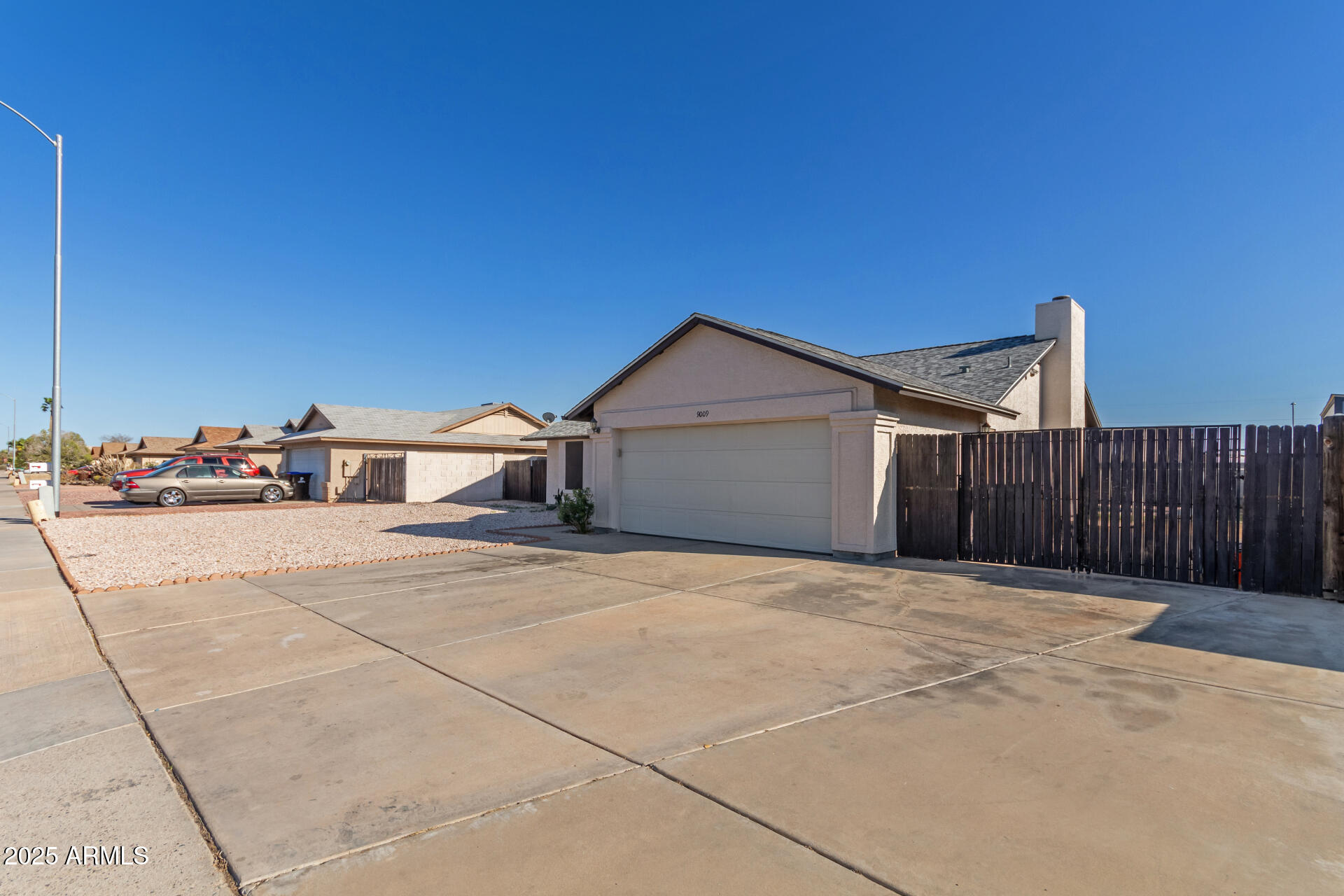 9009 W BUTLER Drive