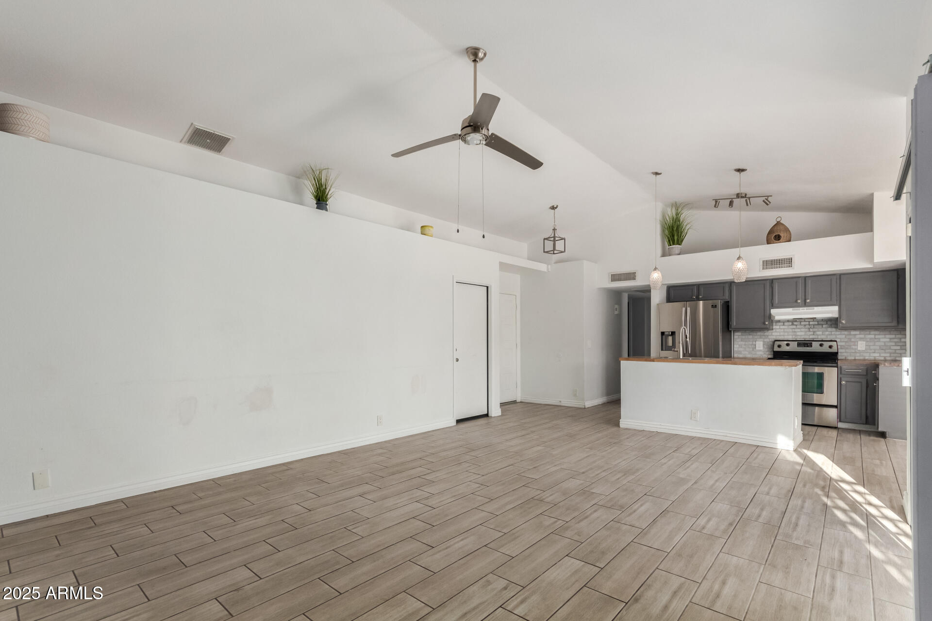 9009 W BUTLER Drive