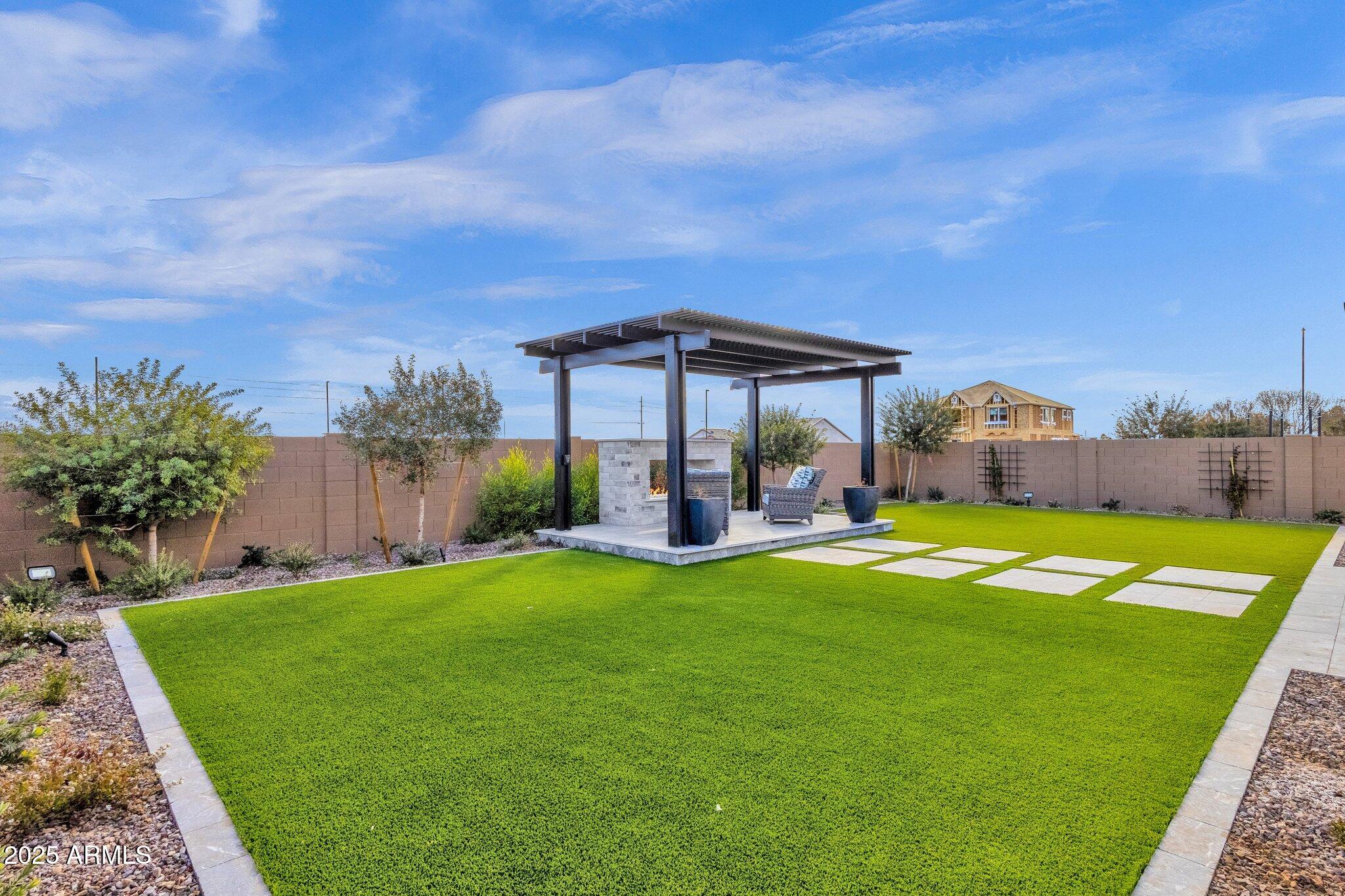 1160 E PEACH TREE Drive