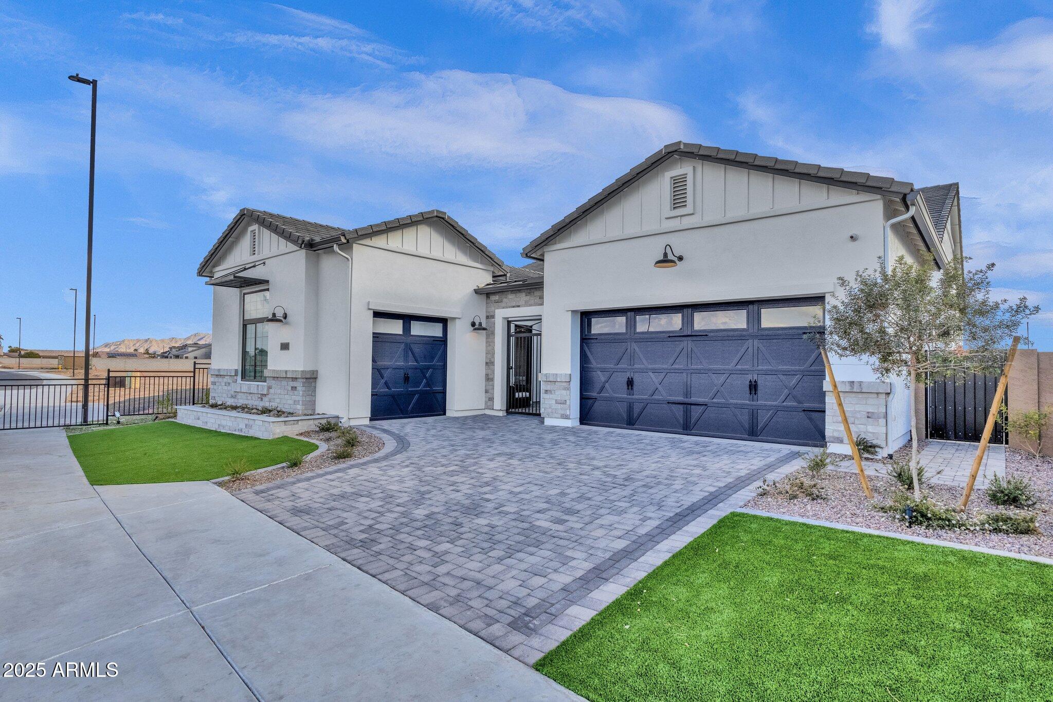 1160 E PEACH TREE Drive