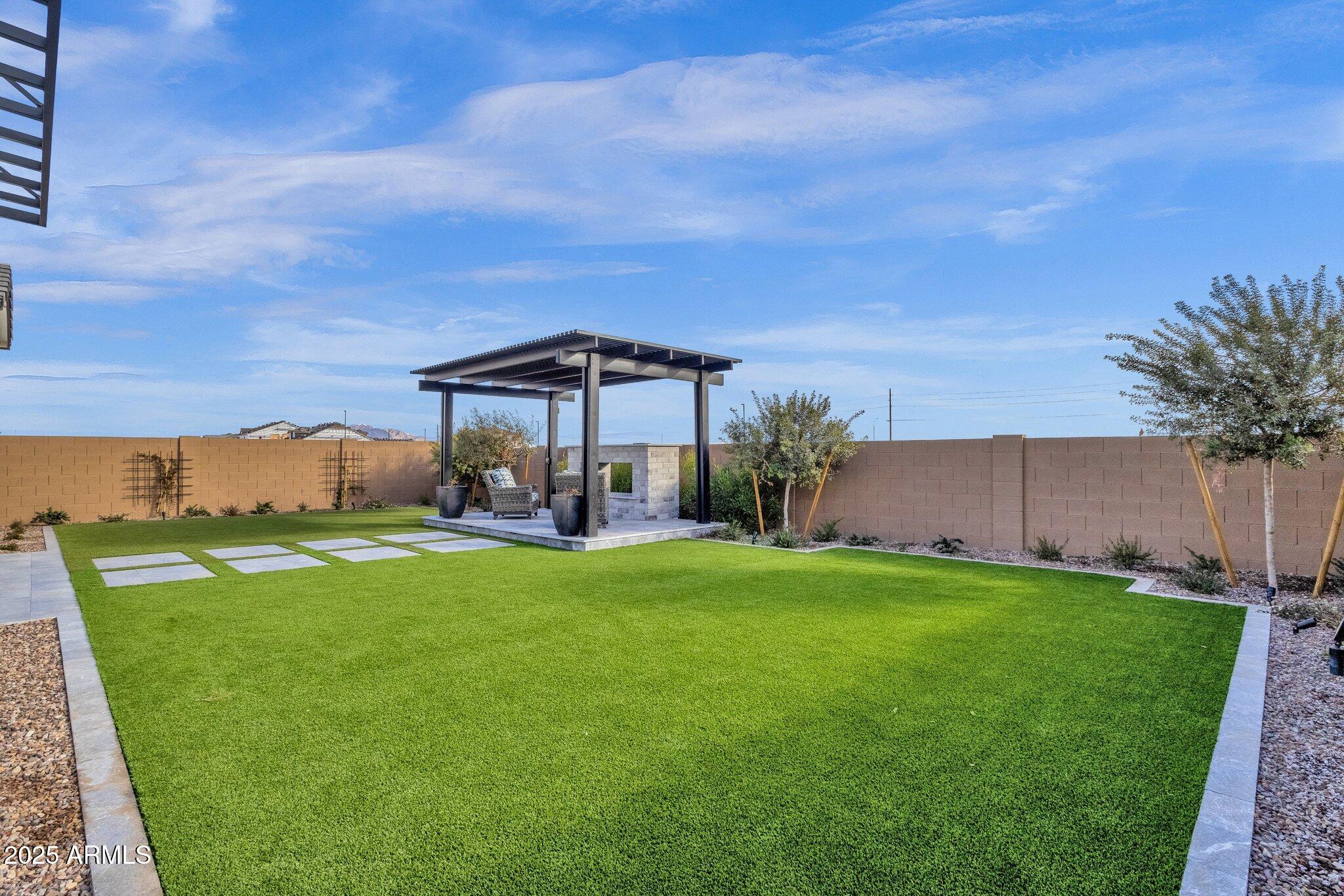1160 E PEACH TREE Drive