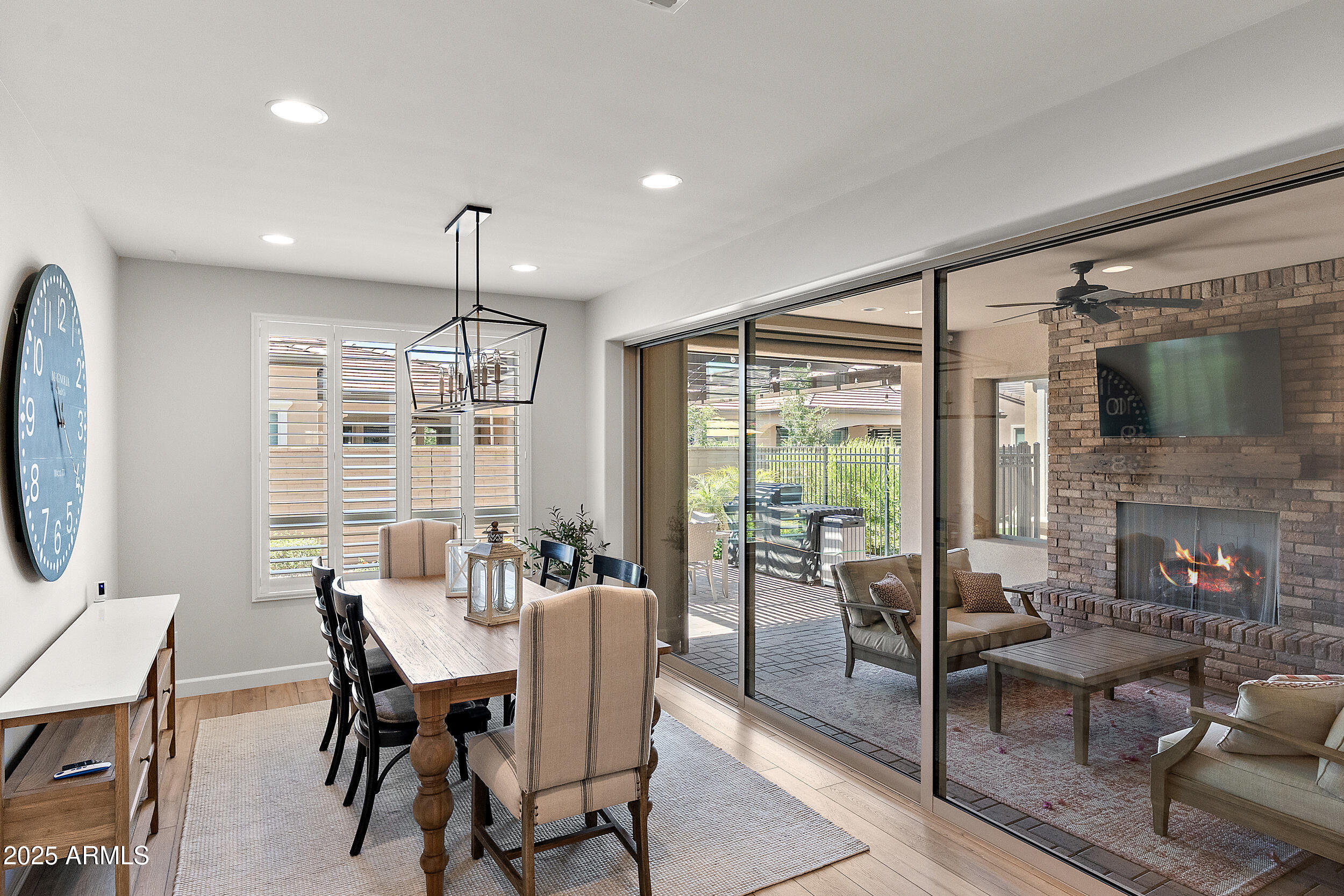 129 E Los Andes Lane