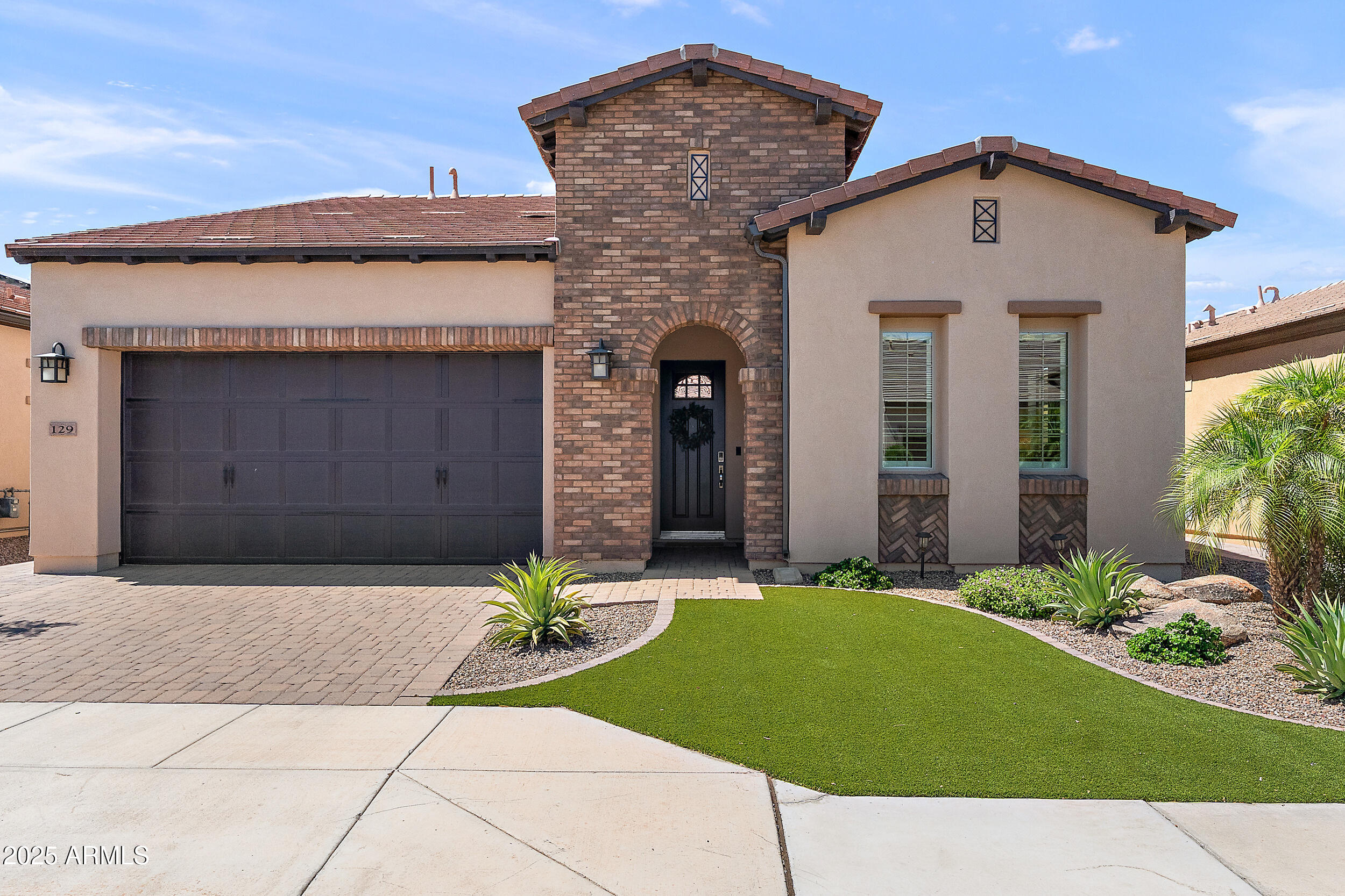 129 E Los Andes Lane