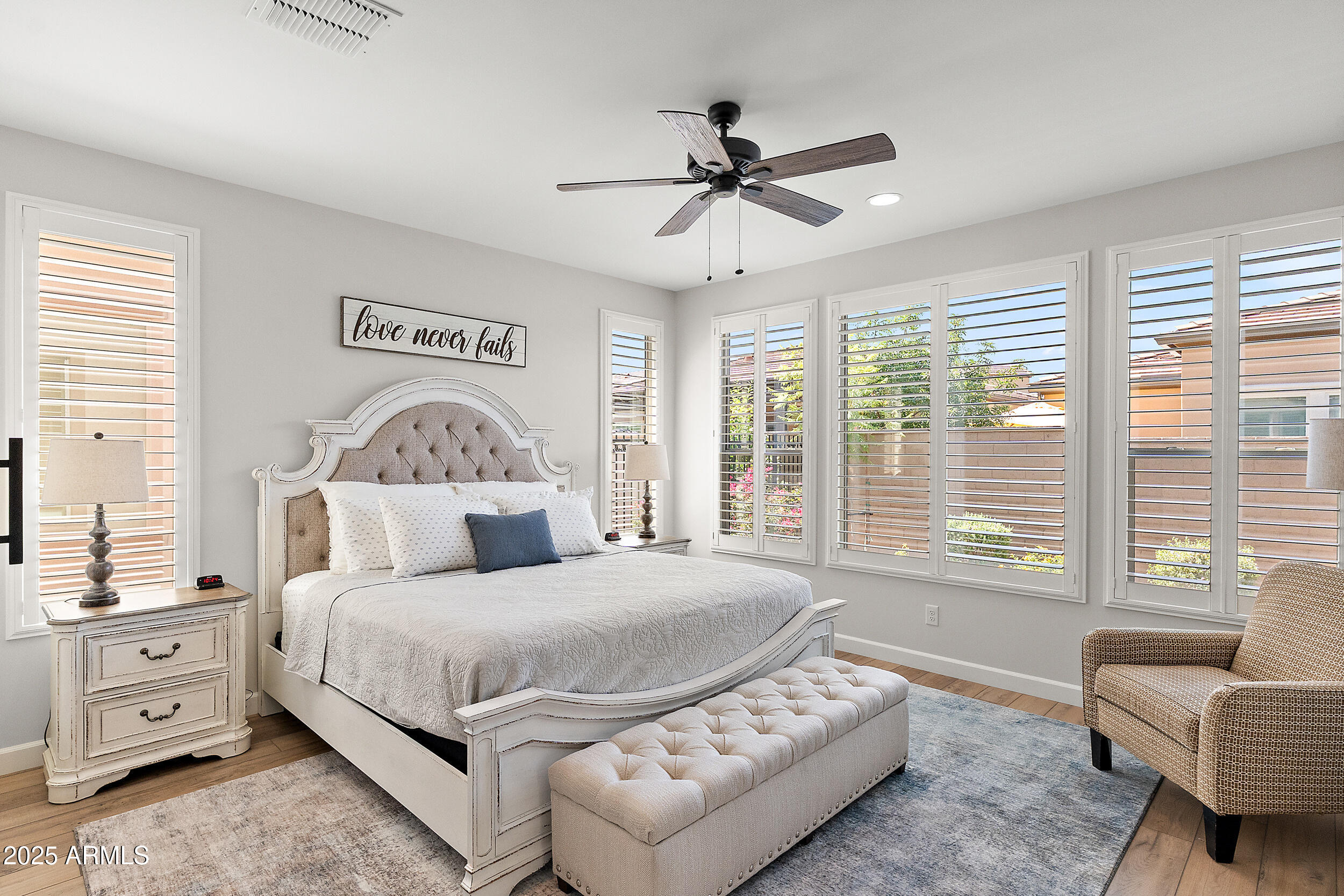 129 E Los Andes Lane
