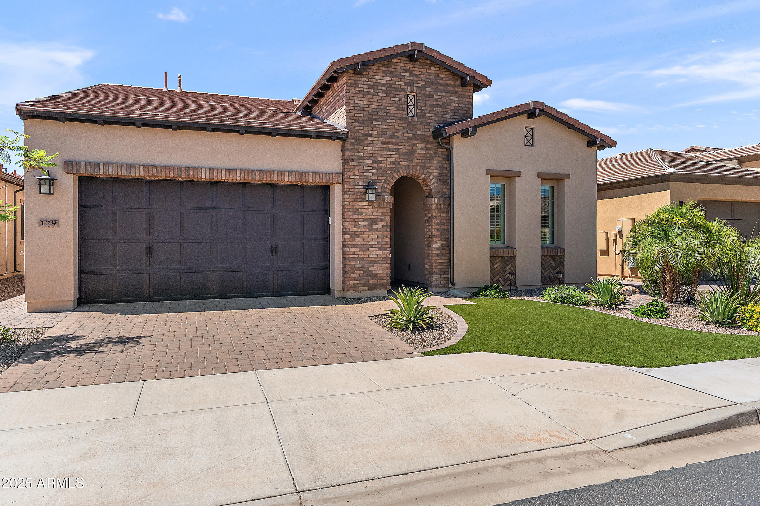 129 E Los Andes Lane