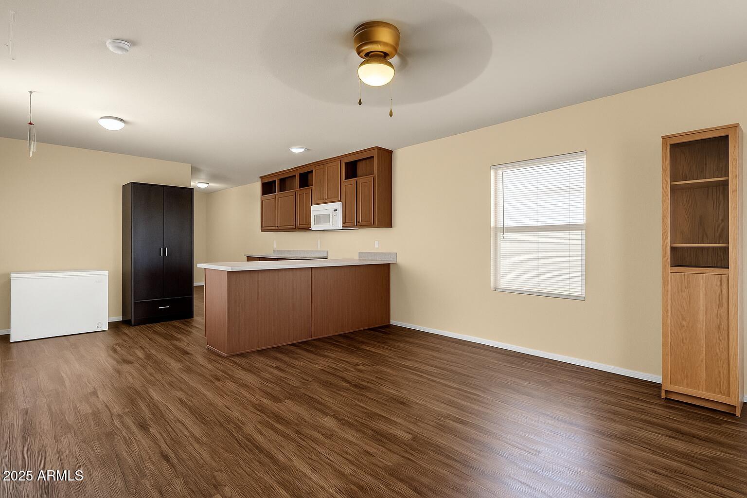 8421 E MAIN Street, 116