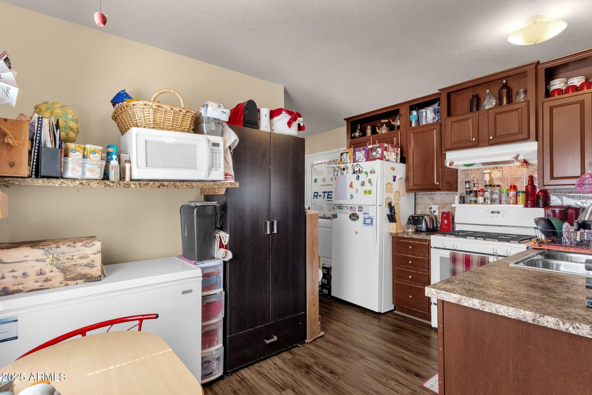 8421 E MAIN Street, 116