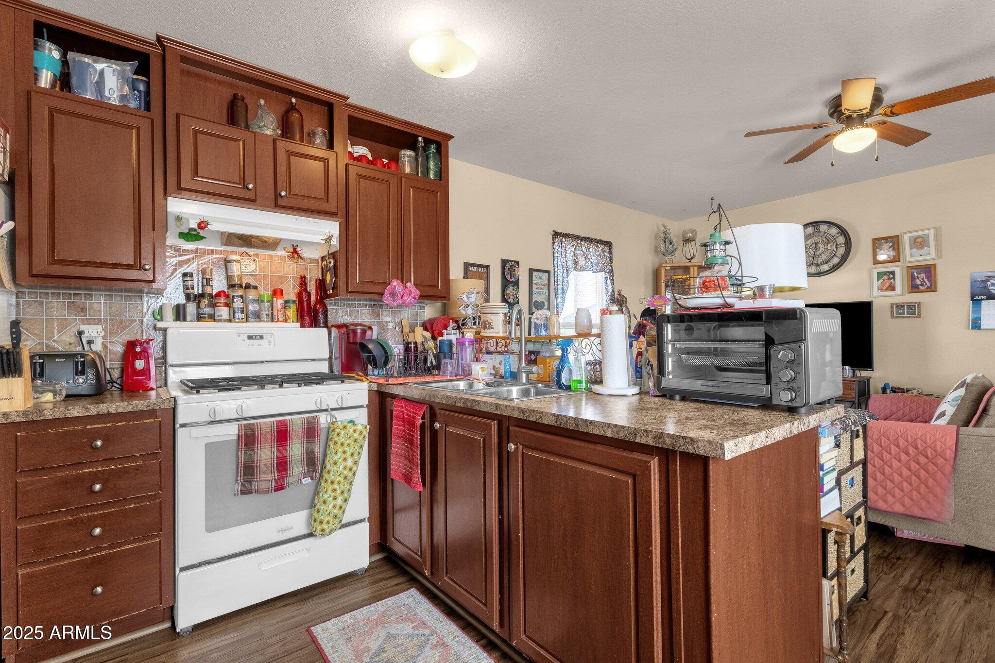 8421 E MAIN Street, 116