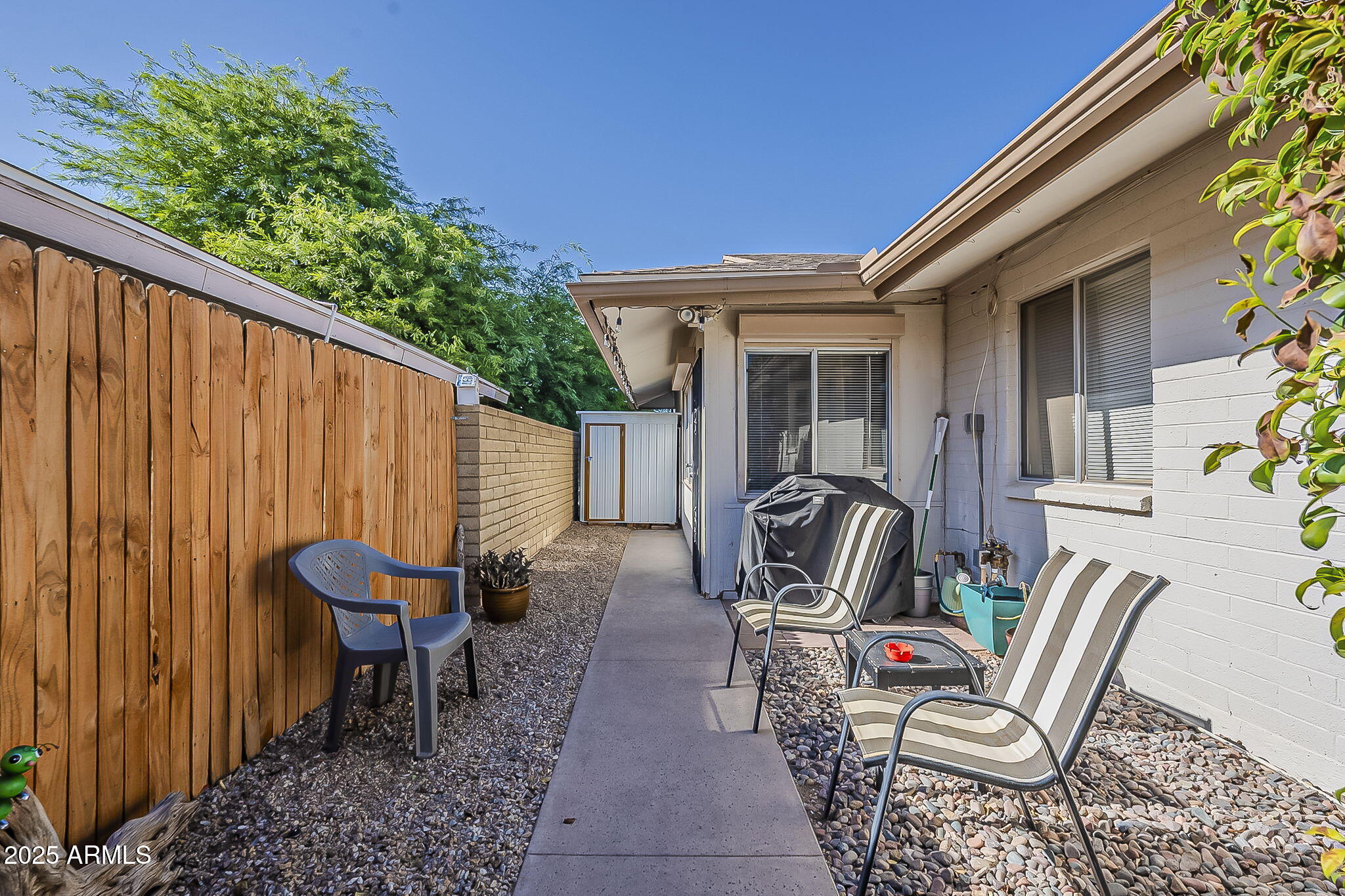 6433 E UNIVERSITY Drive