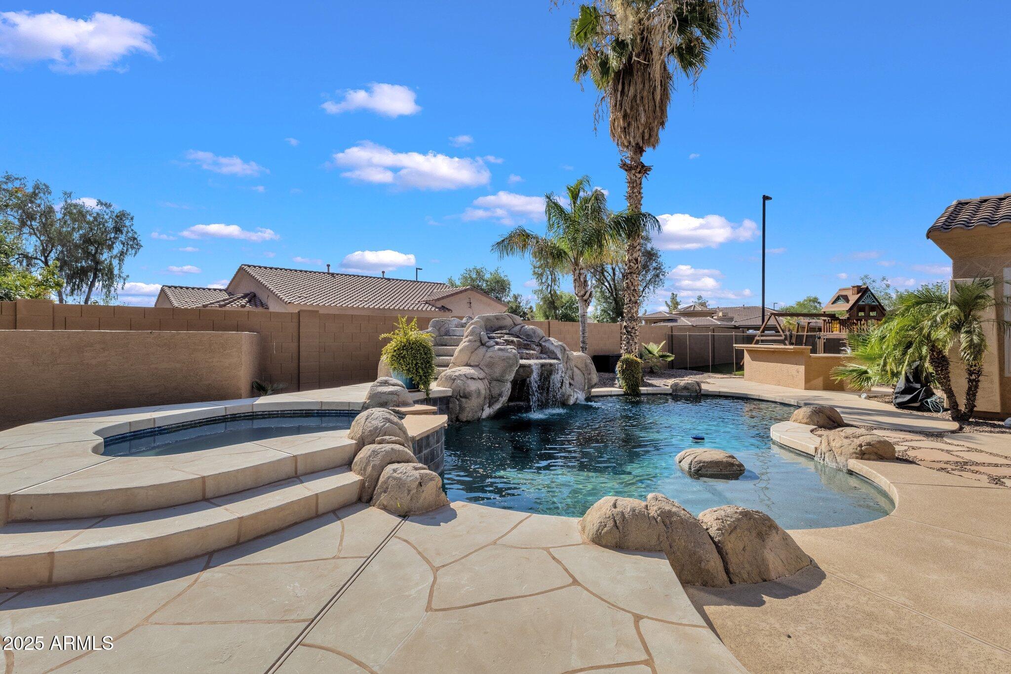 4204 S WINTER Lane