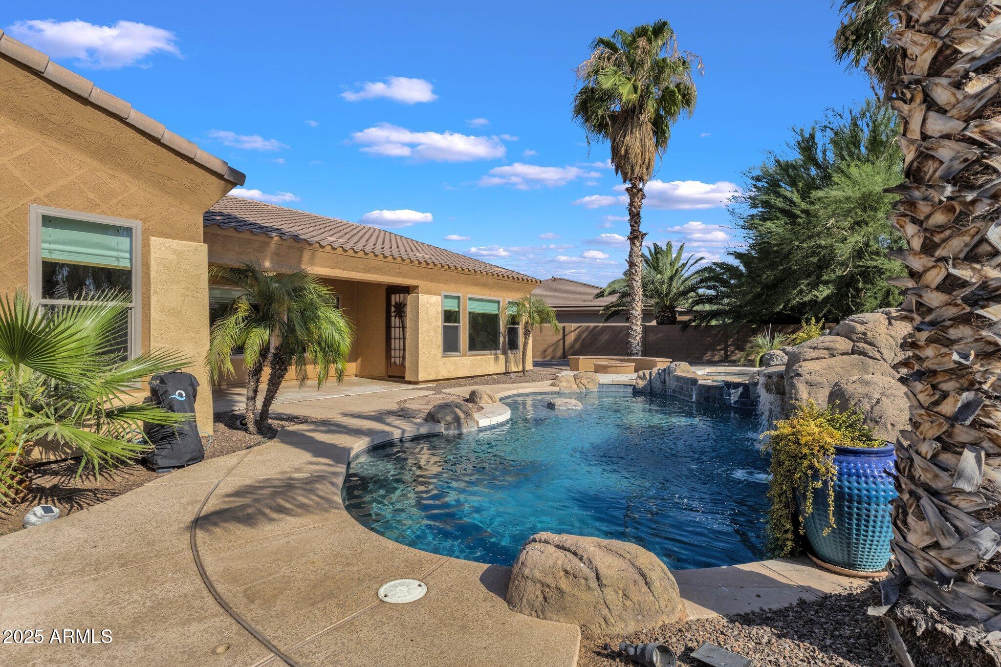 4204 S WINTER Lane