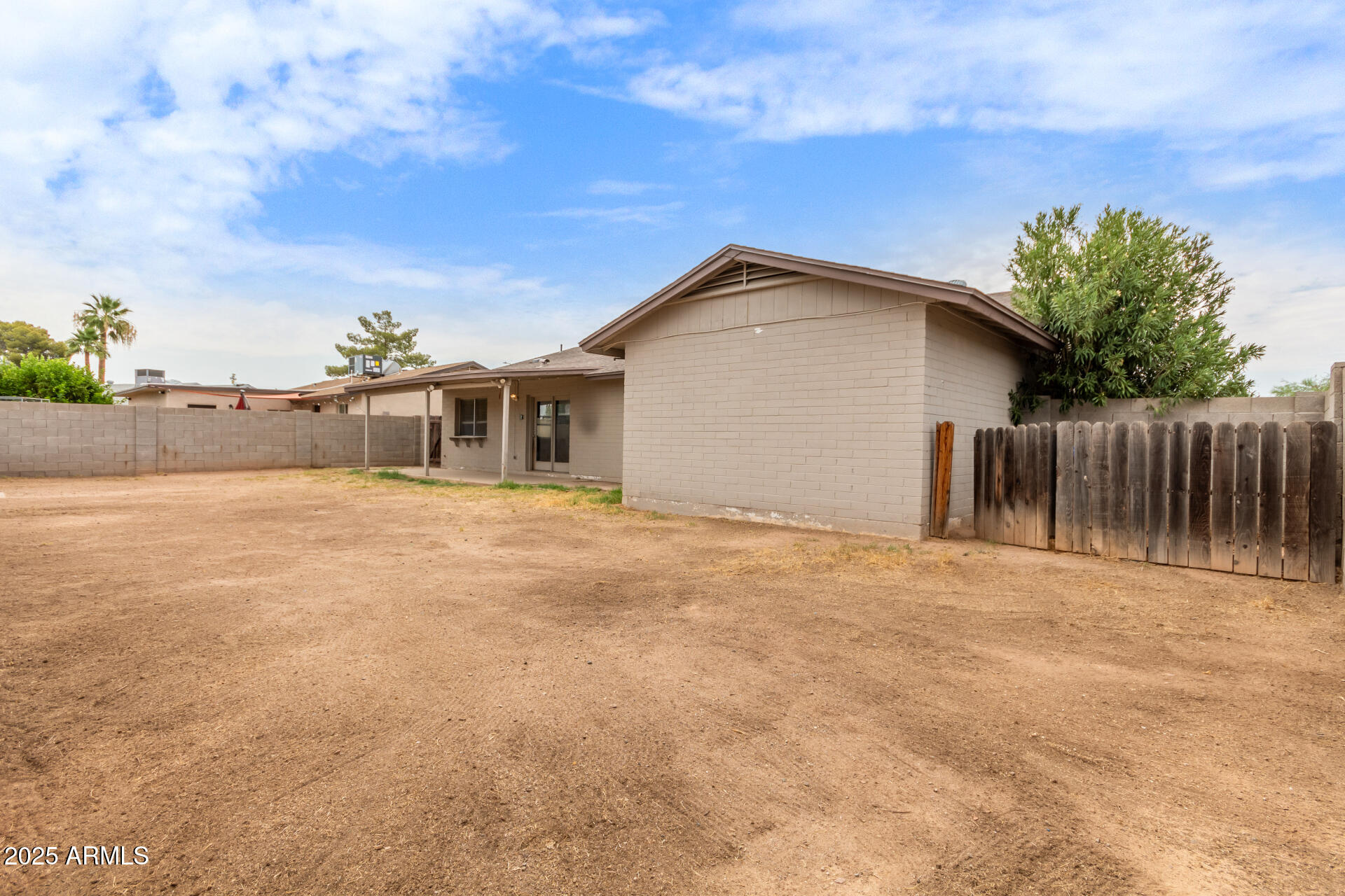 2536 E COMMONWEALTH Circle