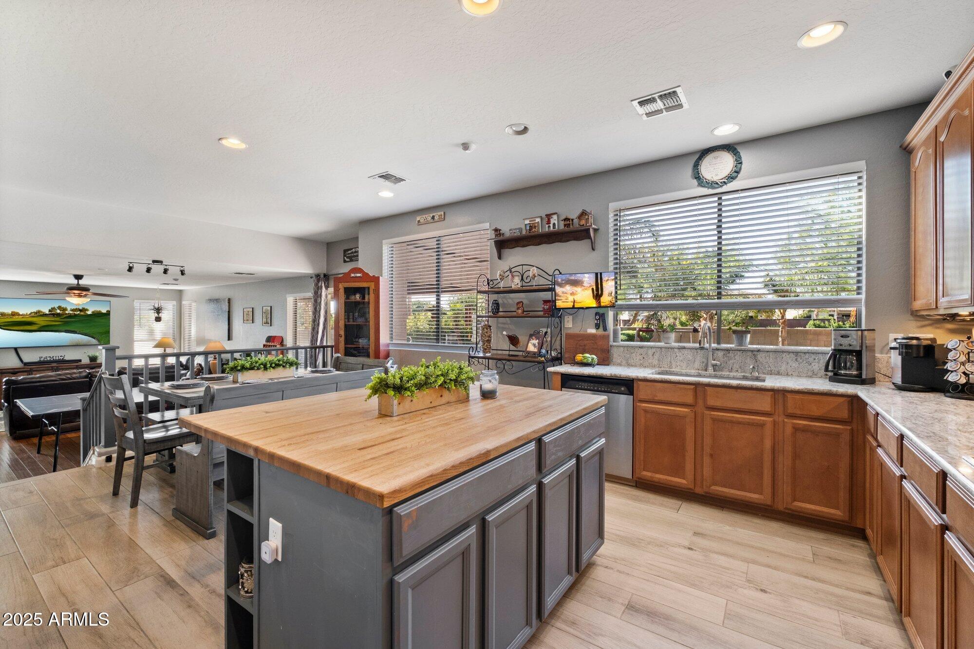 10526 E LOMITA Avenue