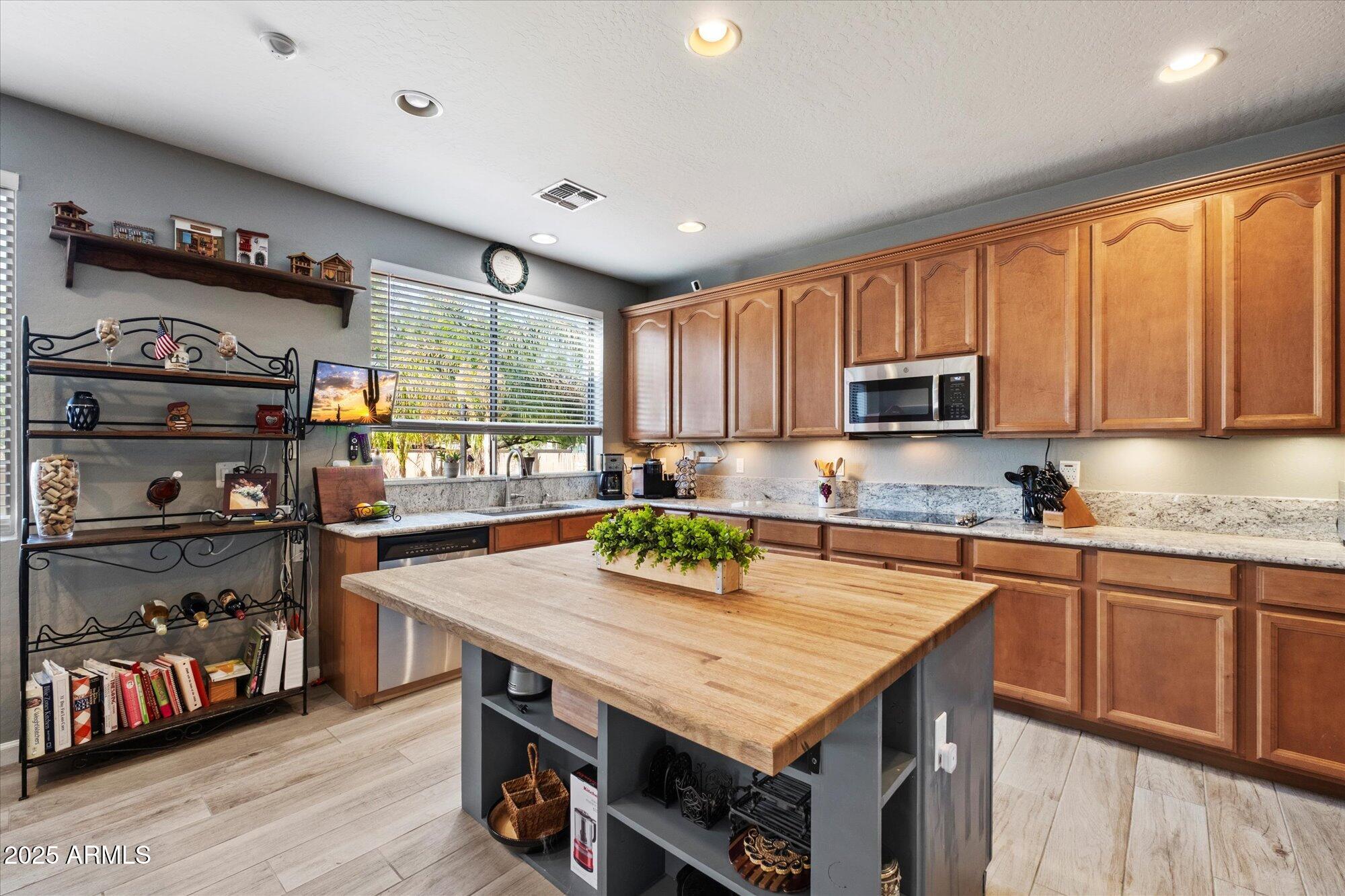 10526 E LOMITA Avenue