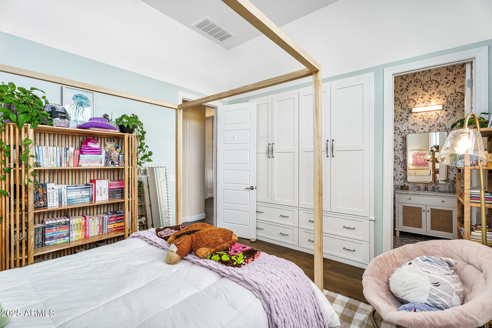 4037 E MINTON Circle