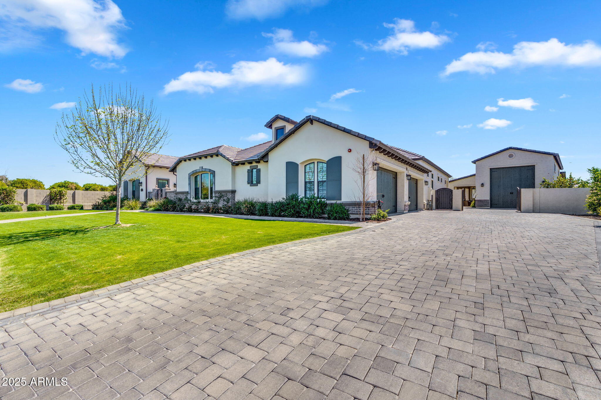 4037 E MINTON Circle