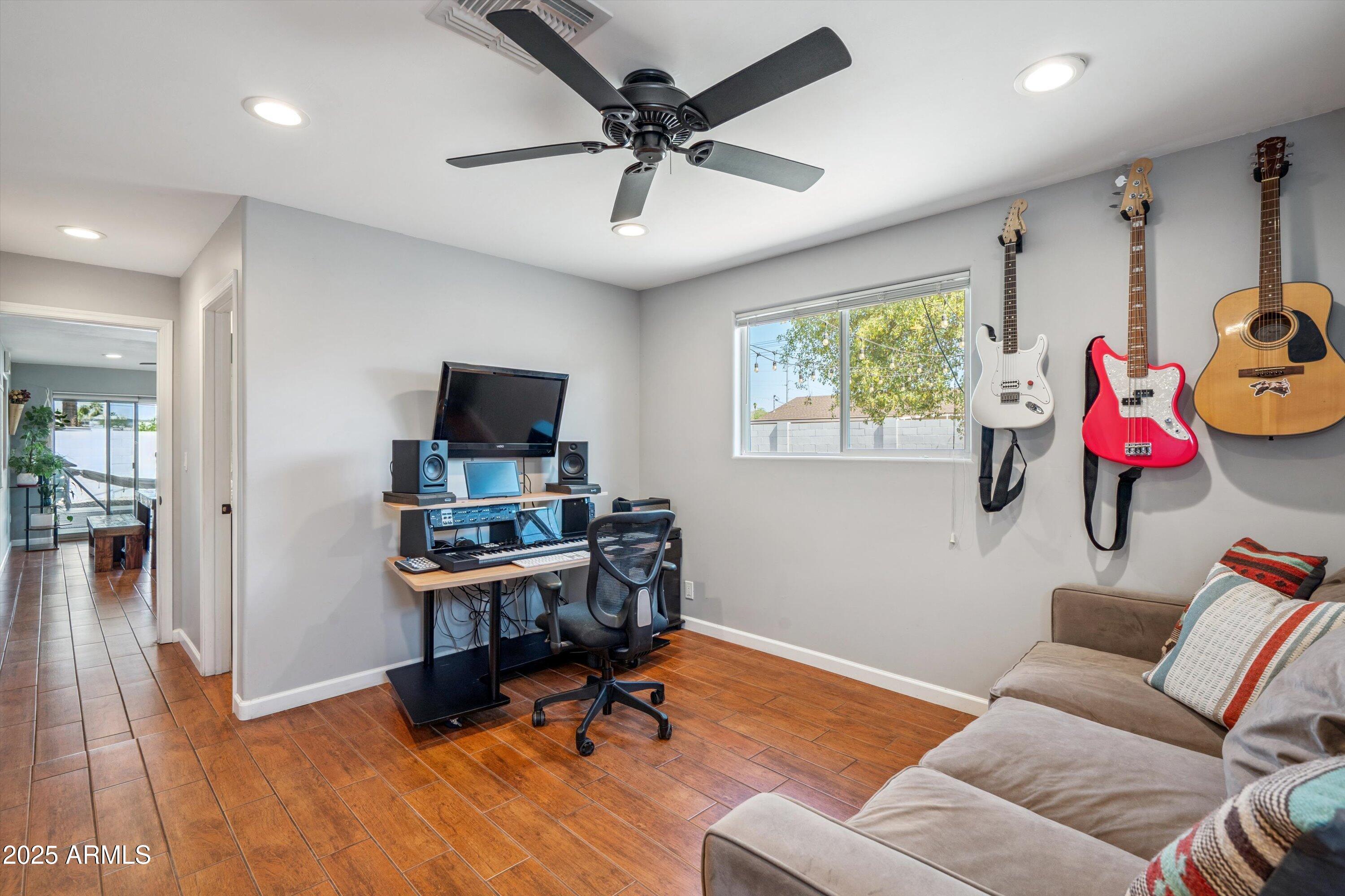 1212 E ECHO Lane