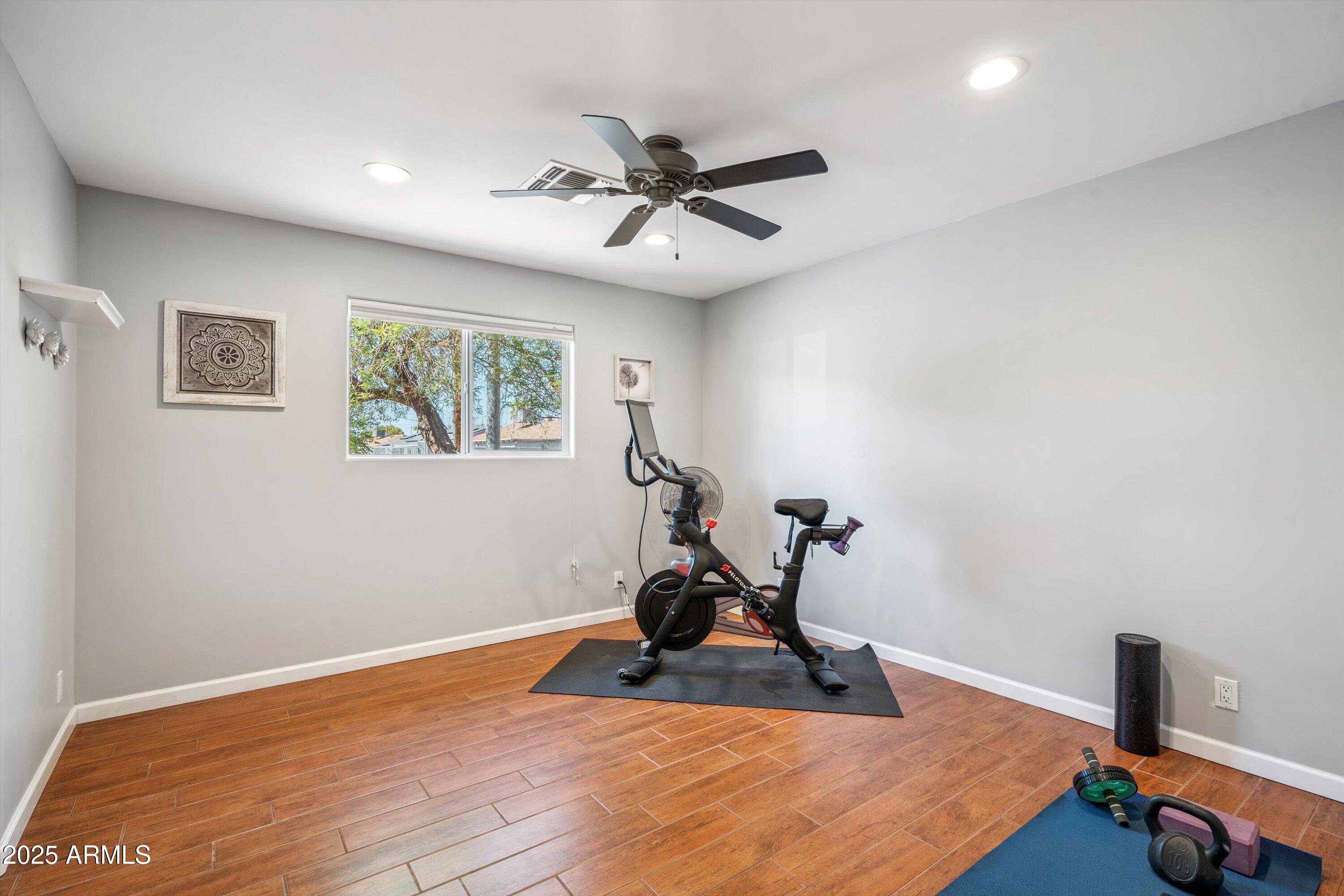 1212 E ECHO Lane