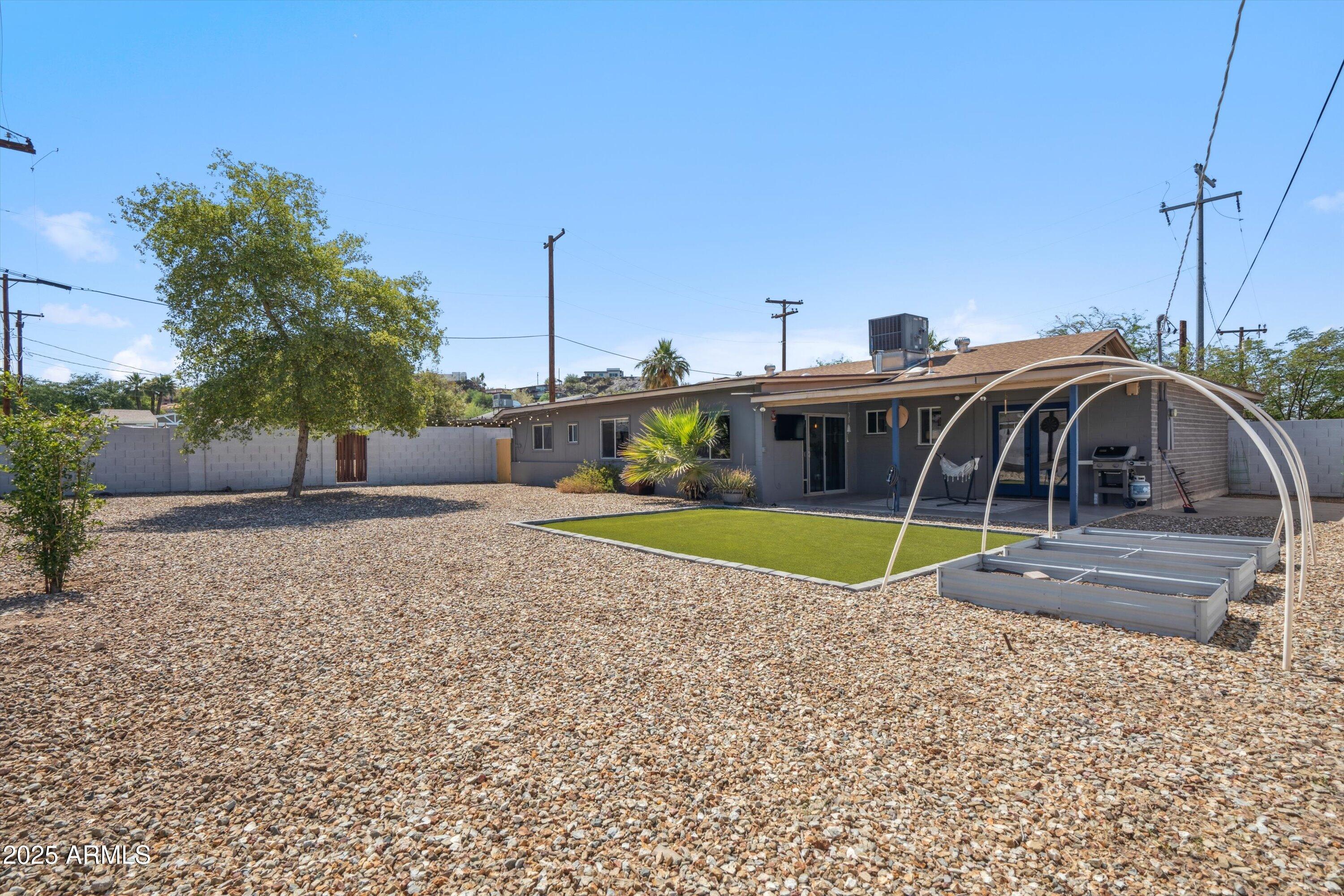 1212 E ECHO Lane