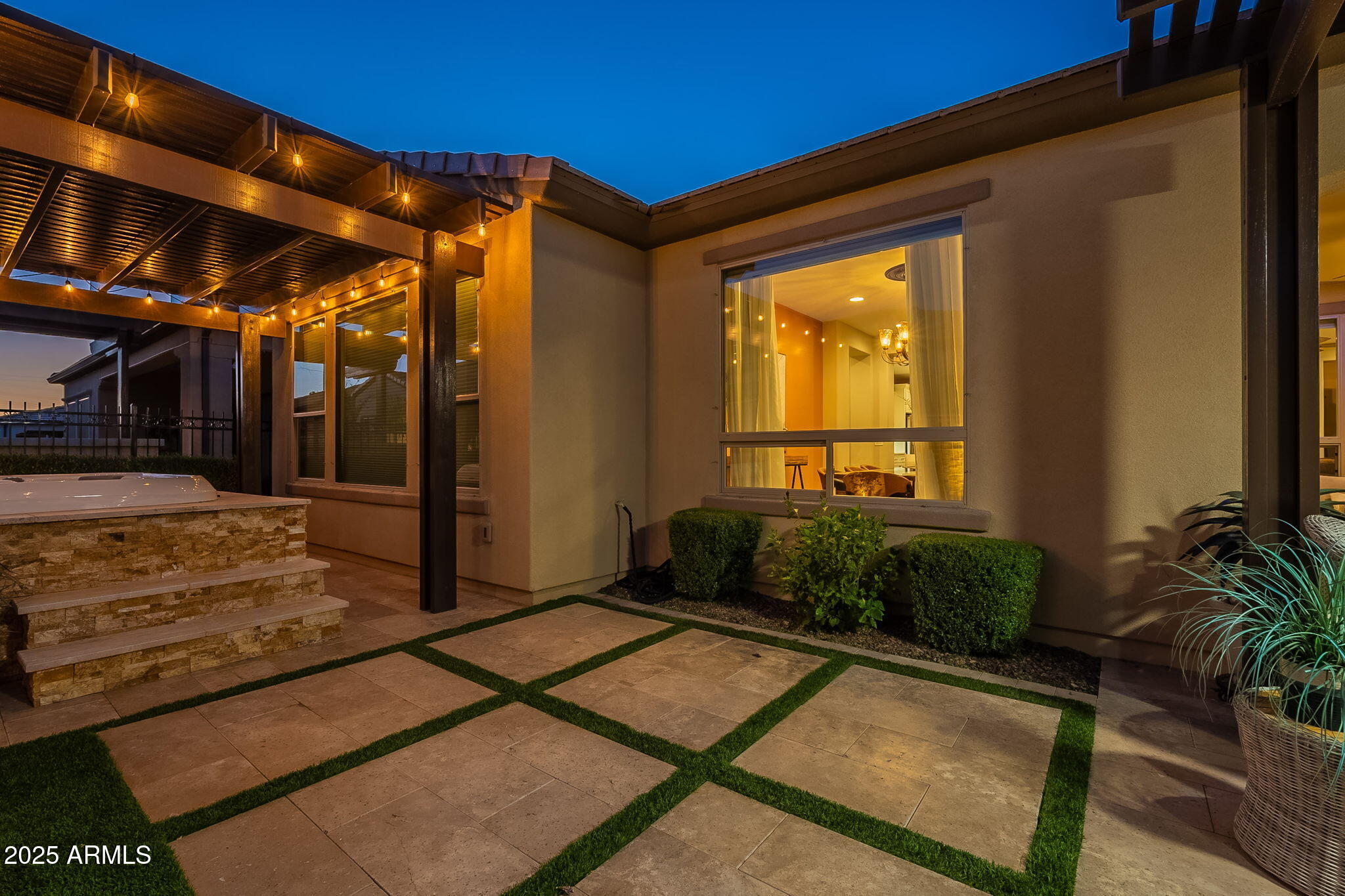 429 E VETERANS Way