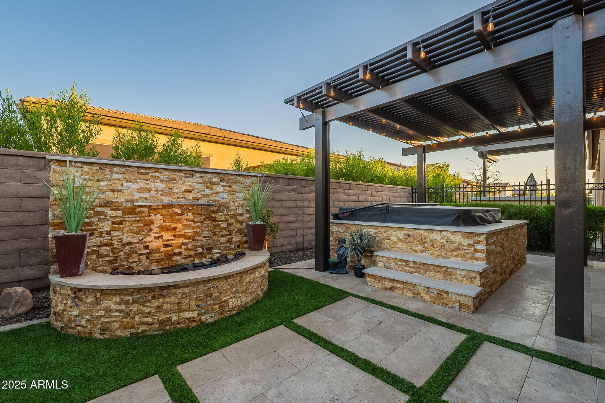 429 E VETERANS Way