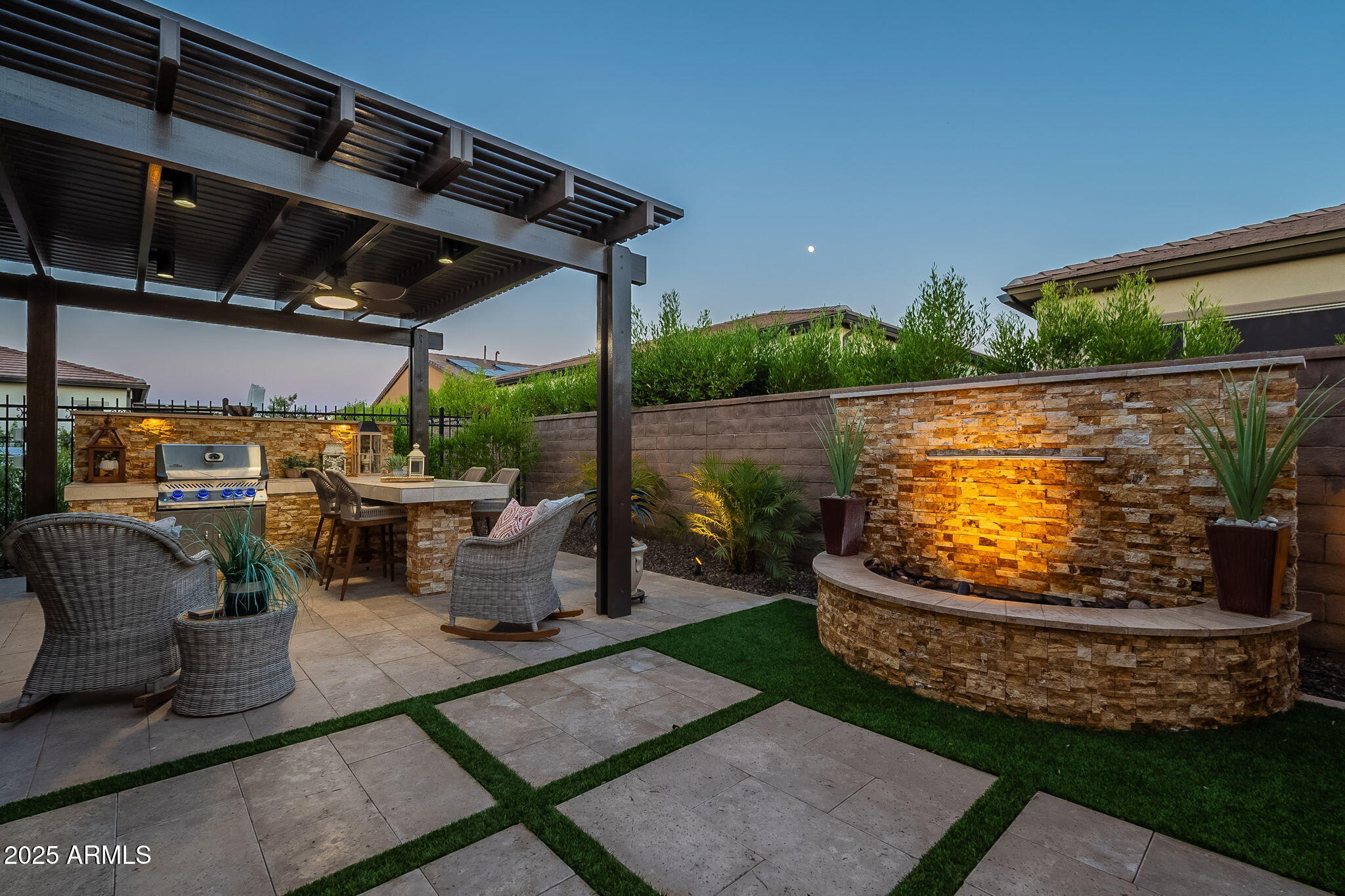 429 E VETERANS Way