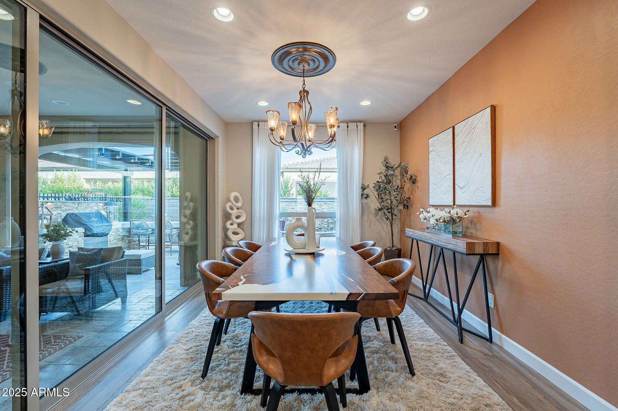429 E VETERANS Way