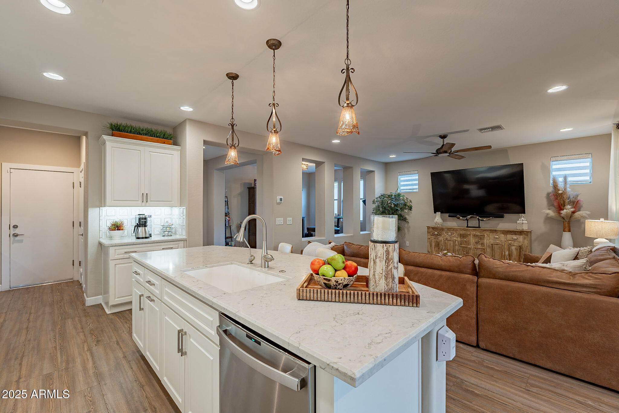 429 E VETERANS Way