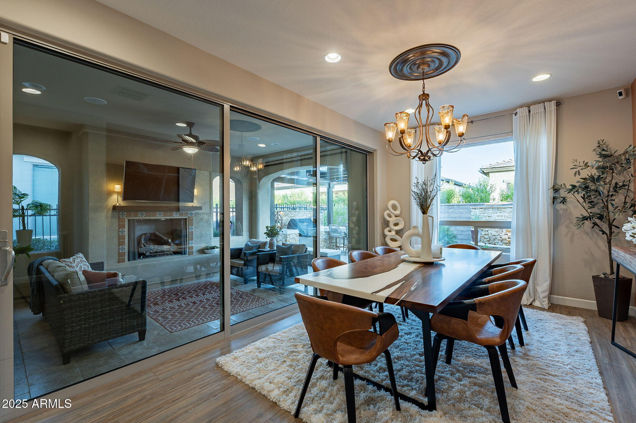 429 E VETERANS Way