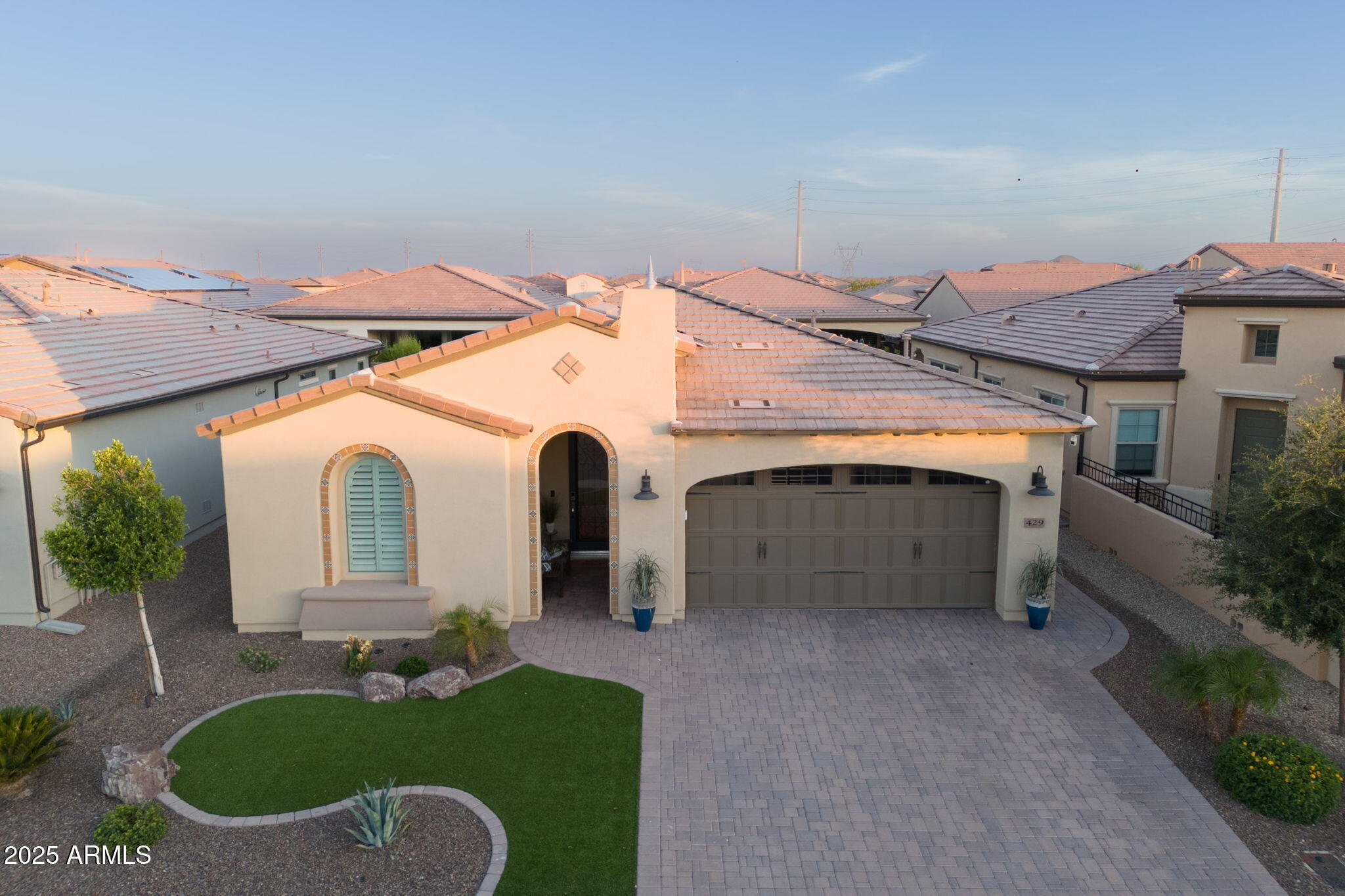 429 E VETERANS Way
