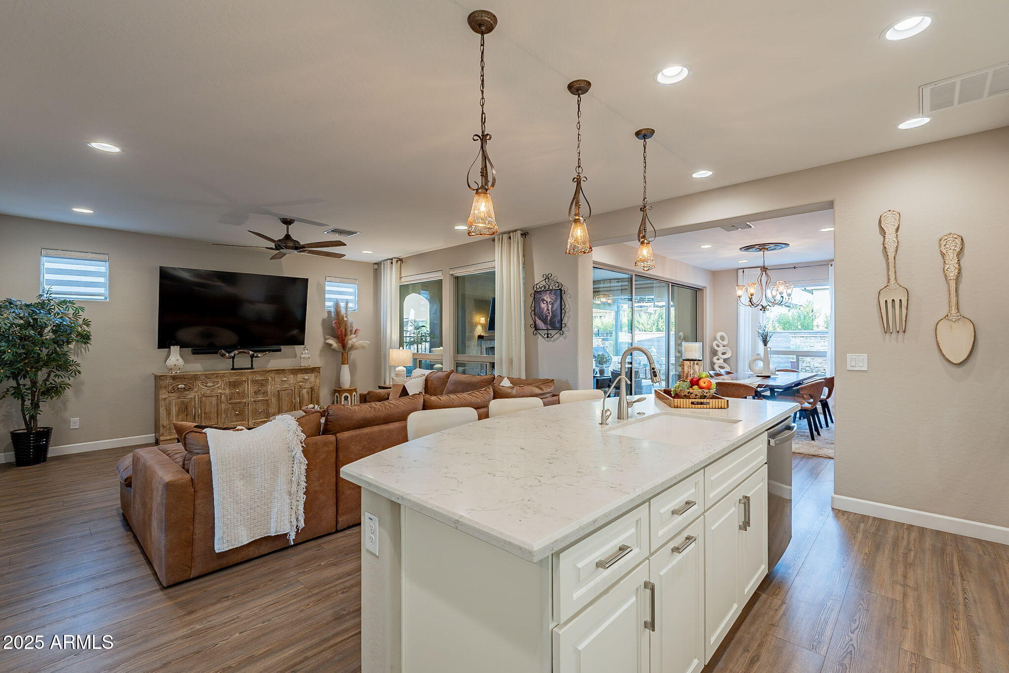 429 E VETERANS Way