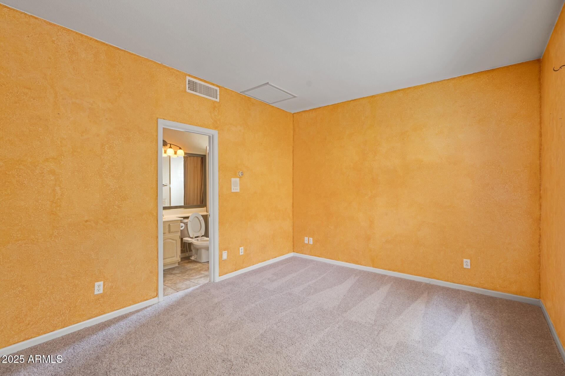 402 W BEECHNUT Place