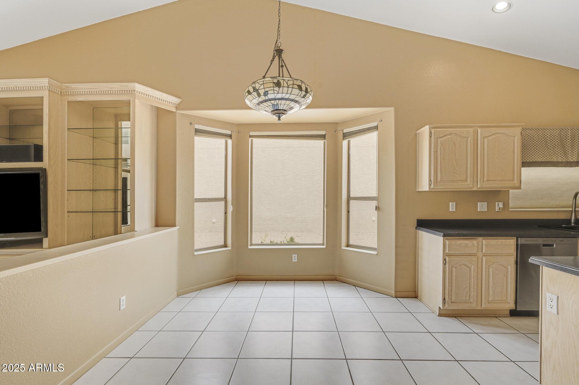 402 W BEECHNUT Place