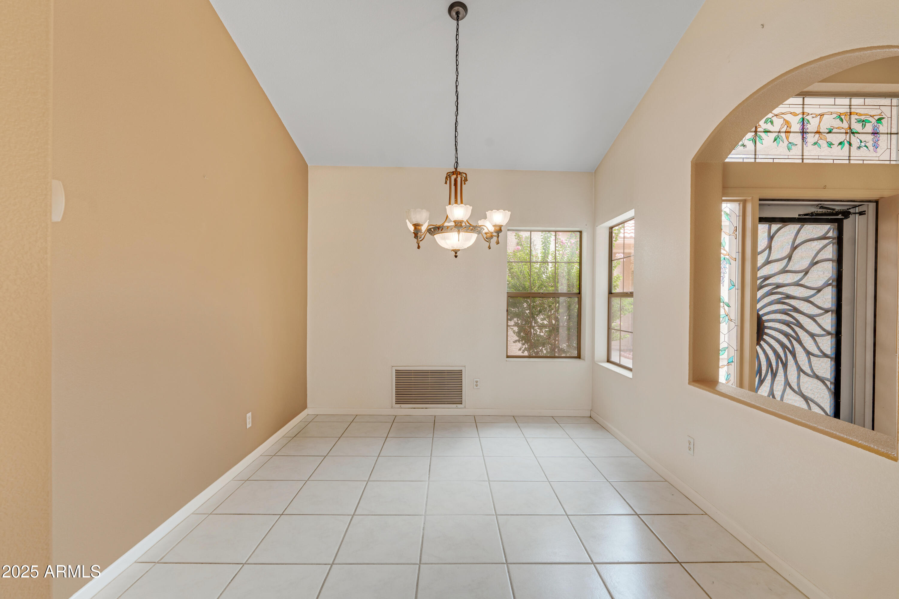 402 W BEECHNUT Place