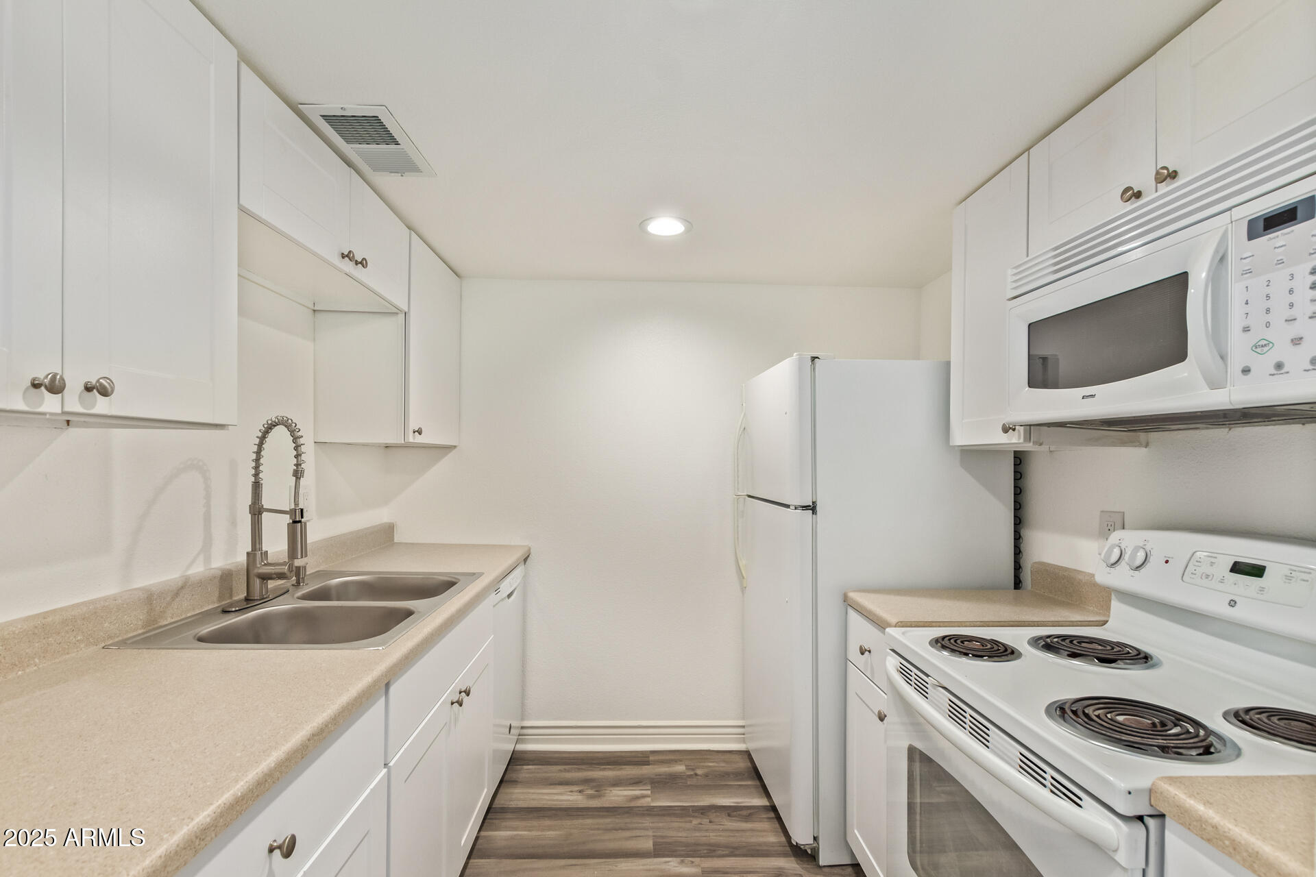 3131 W COCHISE Drive, 252