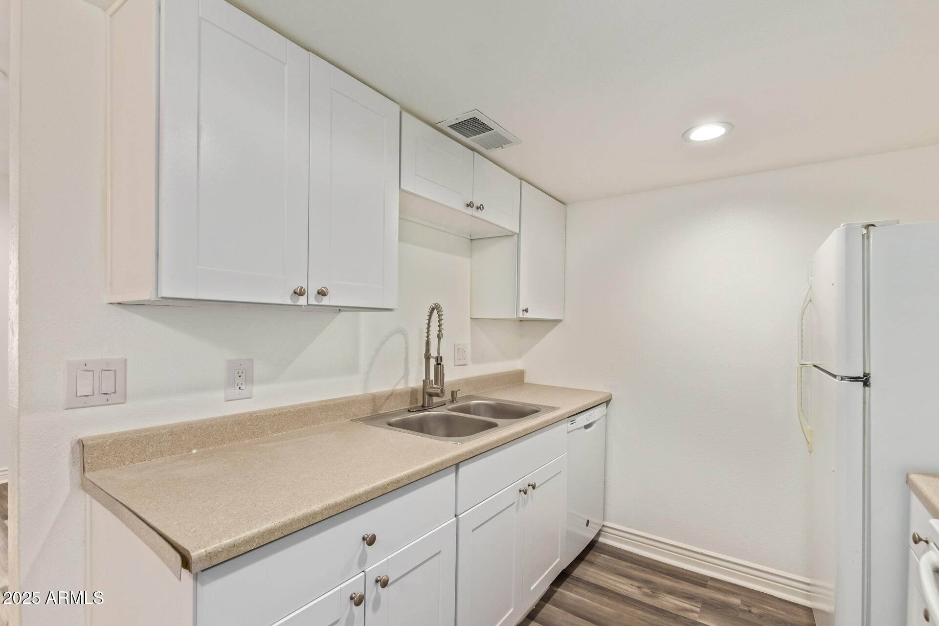 3131 W COCHISE Drive, 252
