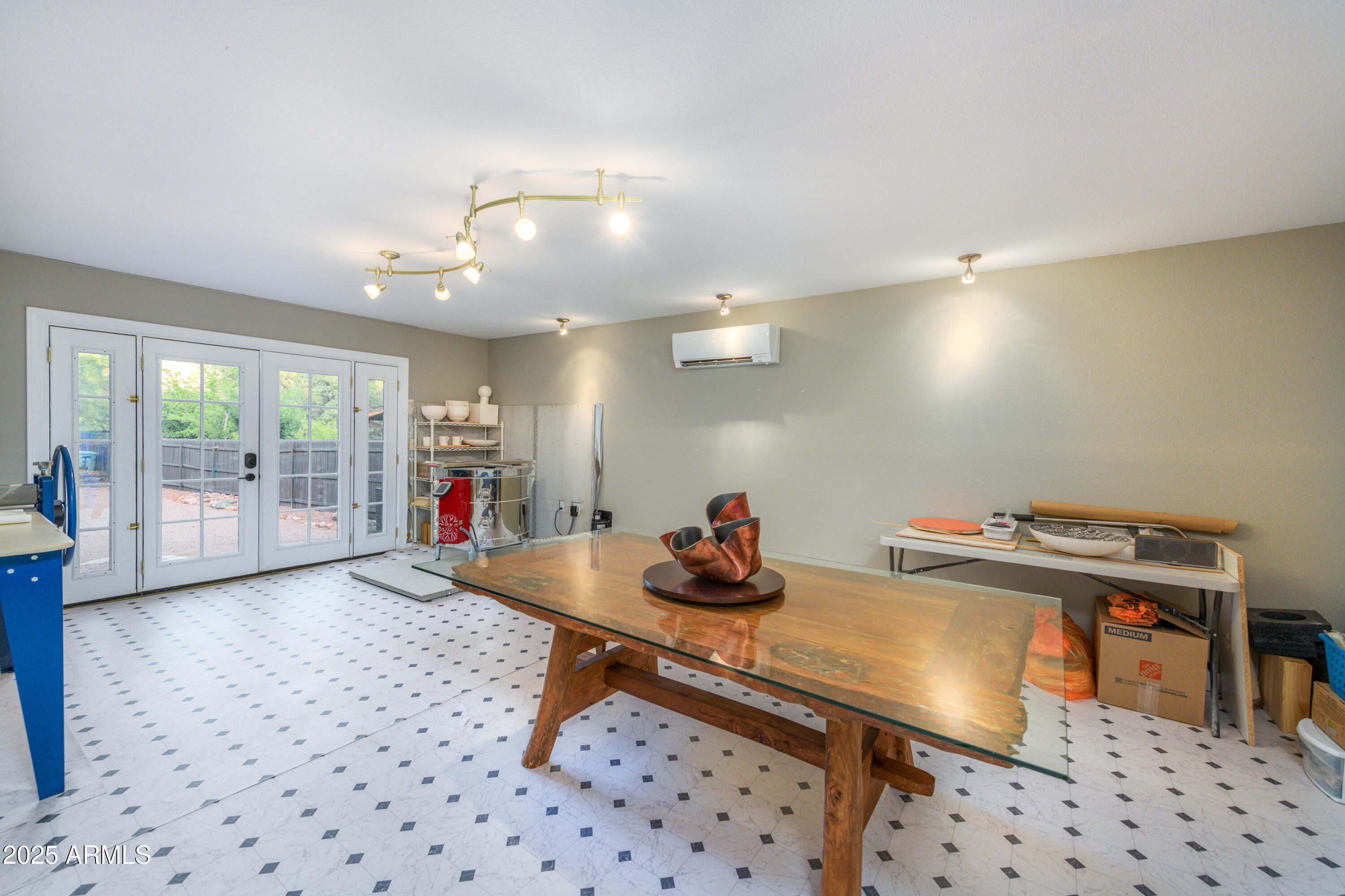 225 SOLDIERS PASS Road