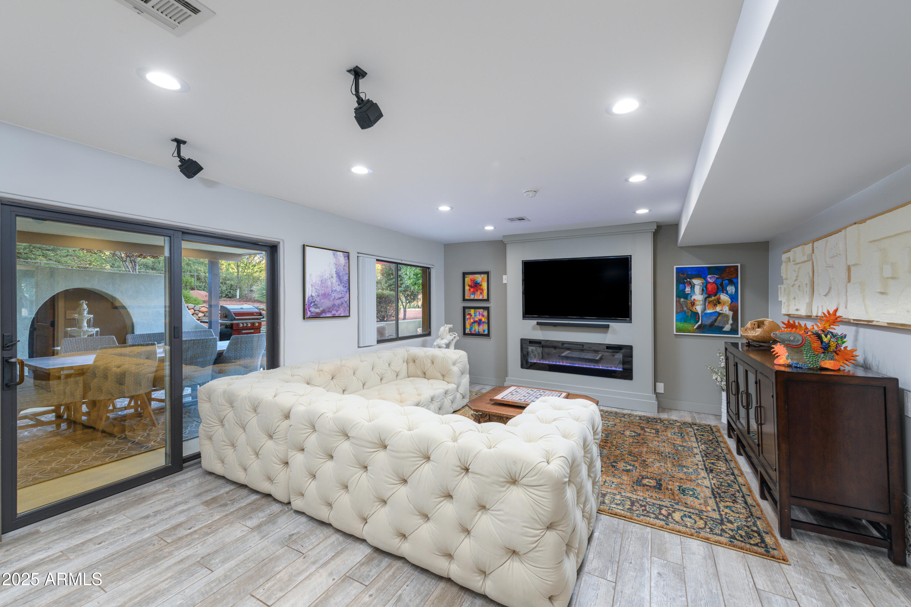 225 SOLDIERS PASS Road