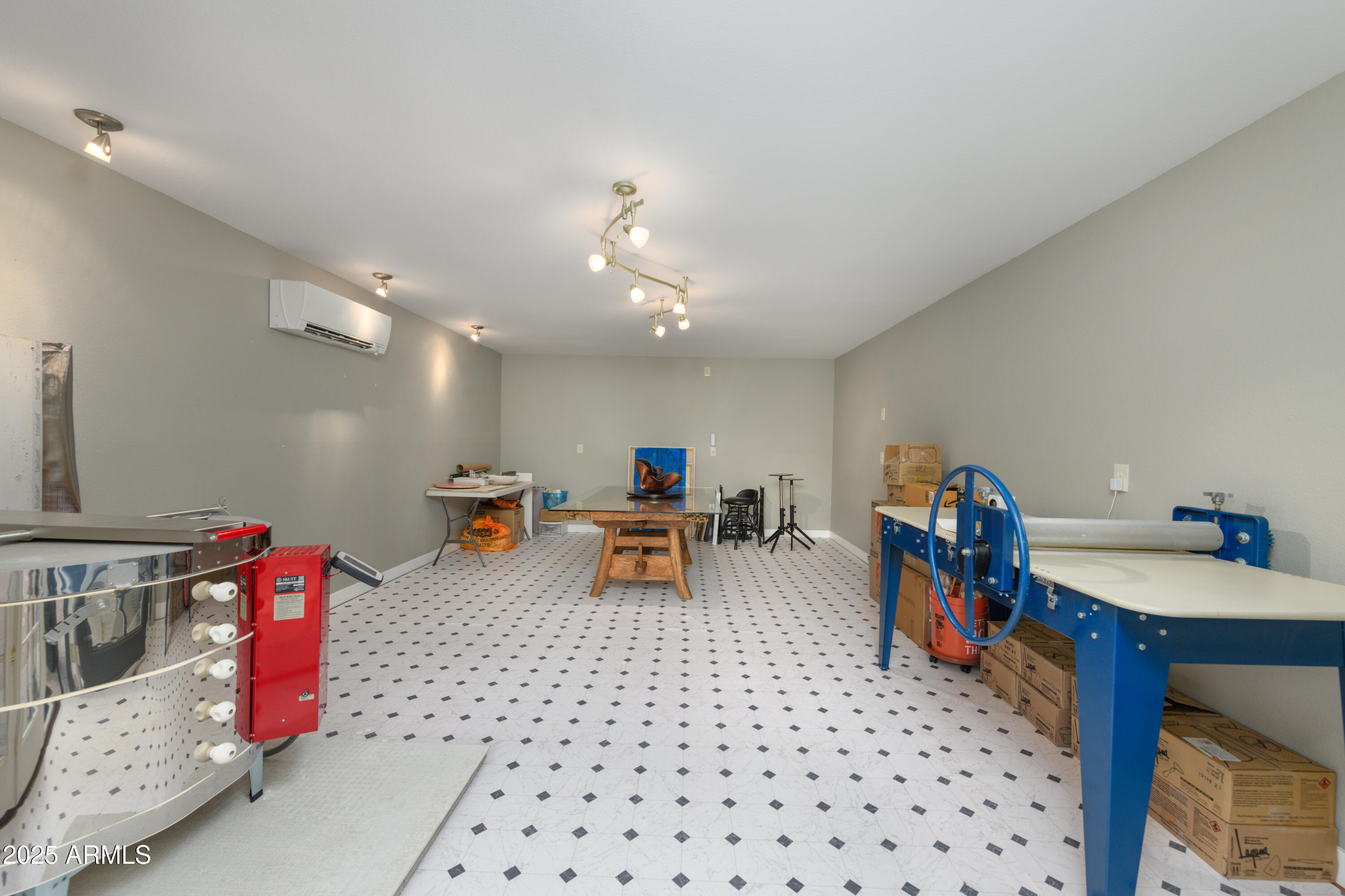 225 SOLDIERS PASS Road