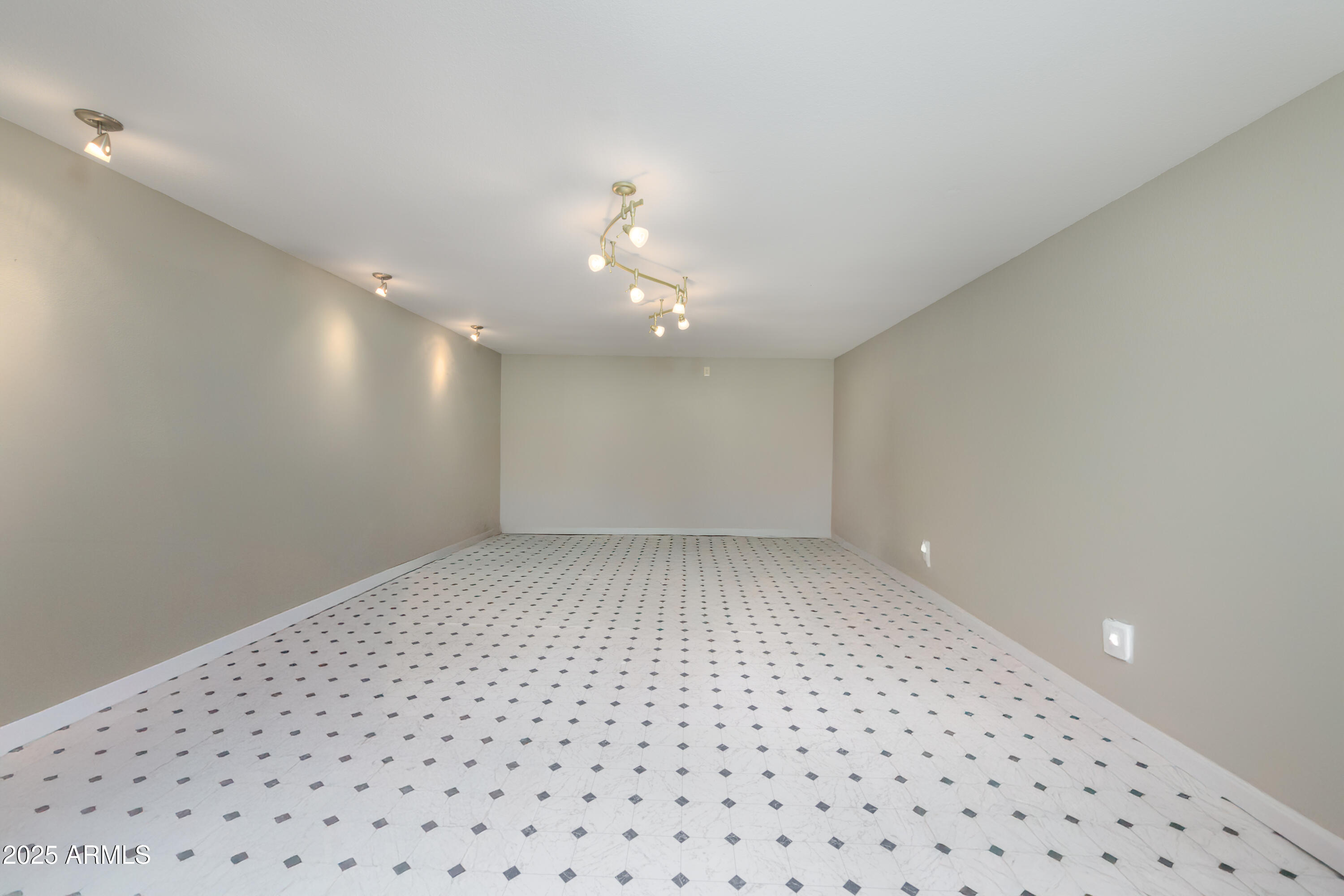 225 SOLDIERS PASS Road