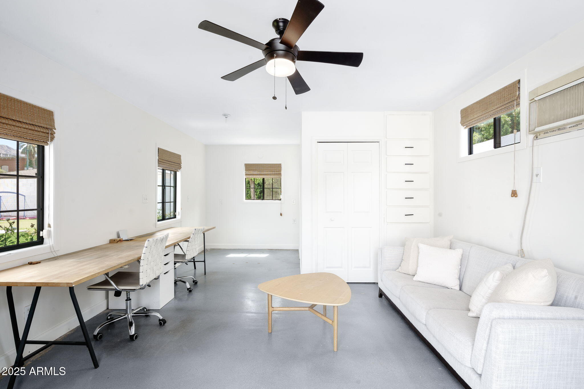 4333 E INDIANOLA Avenue