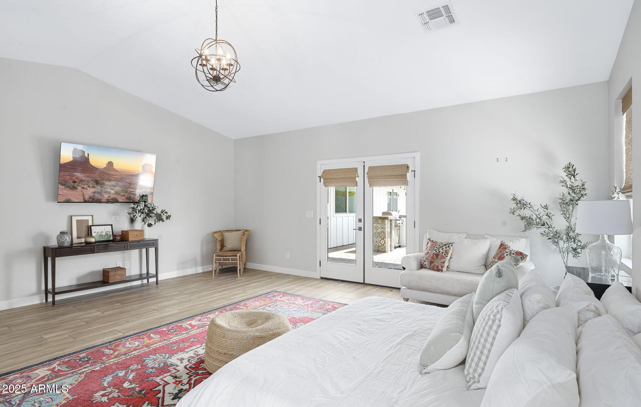 4333 E INDIANOLA Avenue