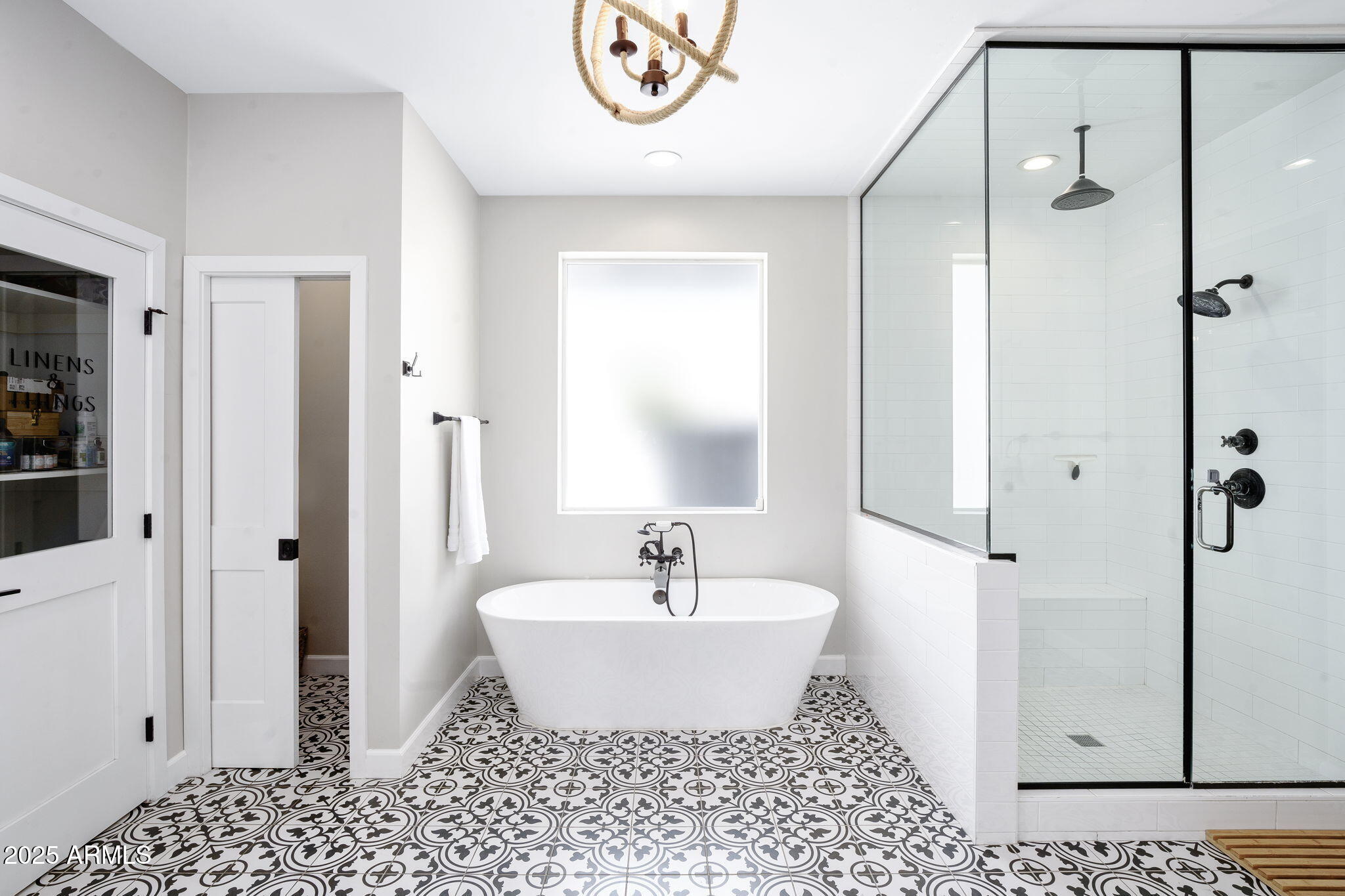 4333 E INDIANOLA Avenue