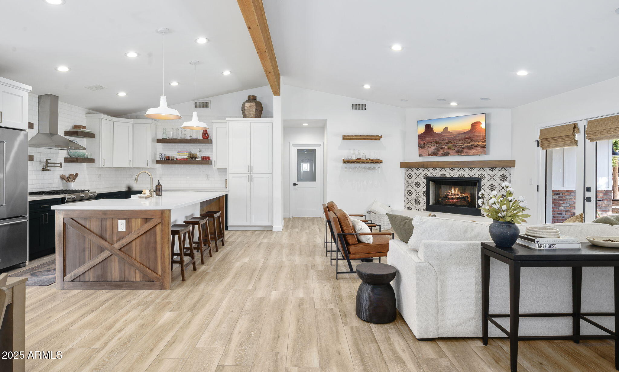 4333 E INDIANOLA Avenue