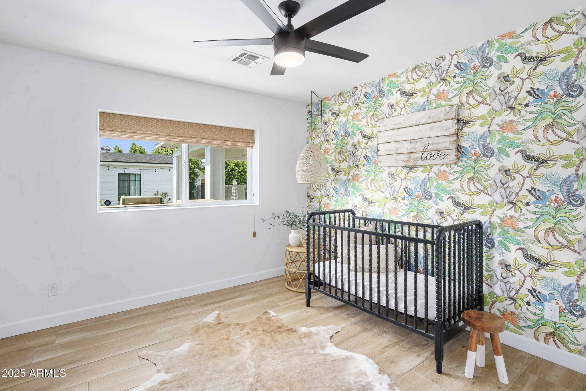 4333 E INDIANOLA Avenue