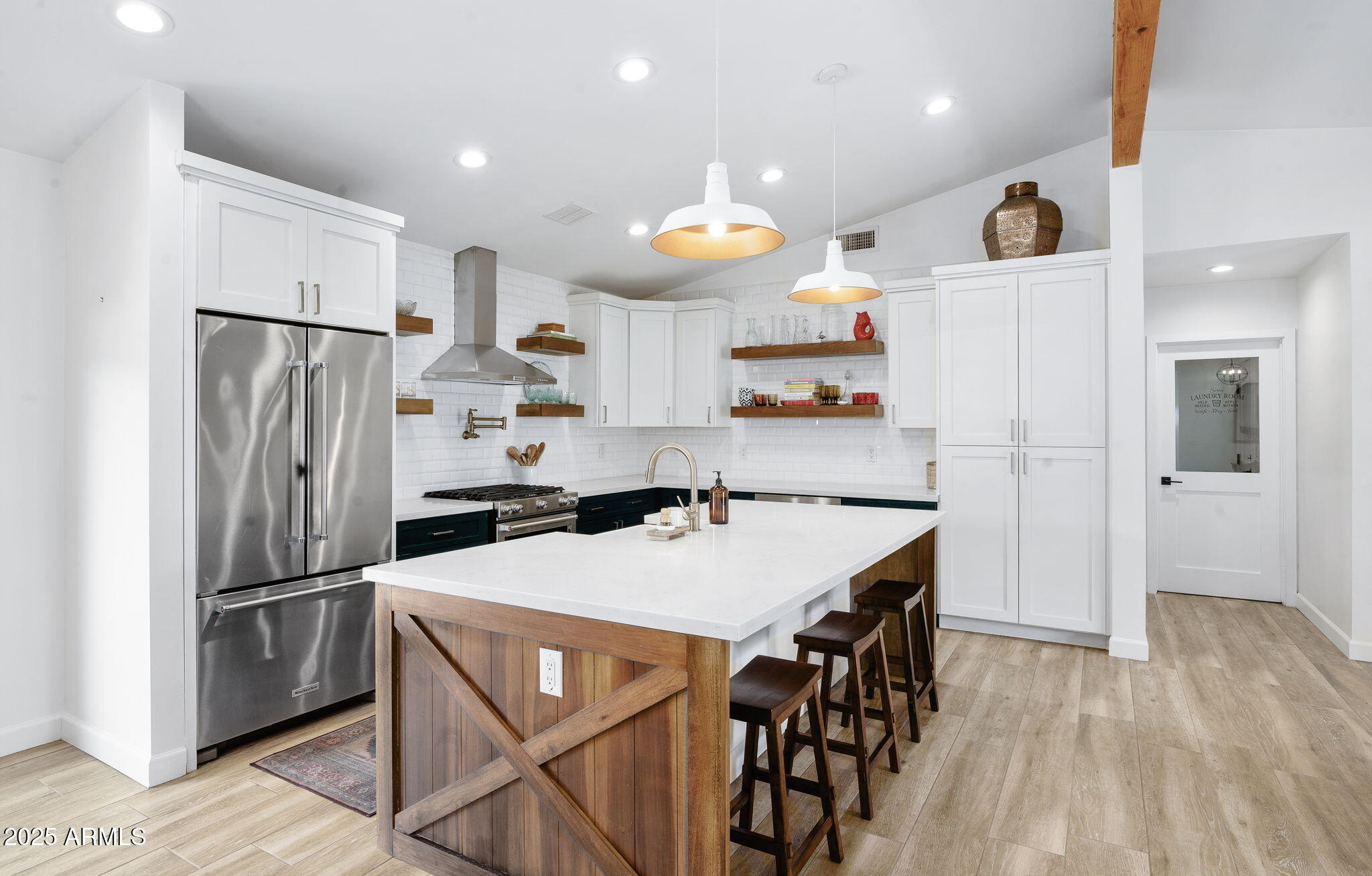 4333 E INDIANOLA Avenue