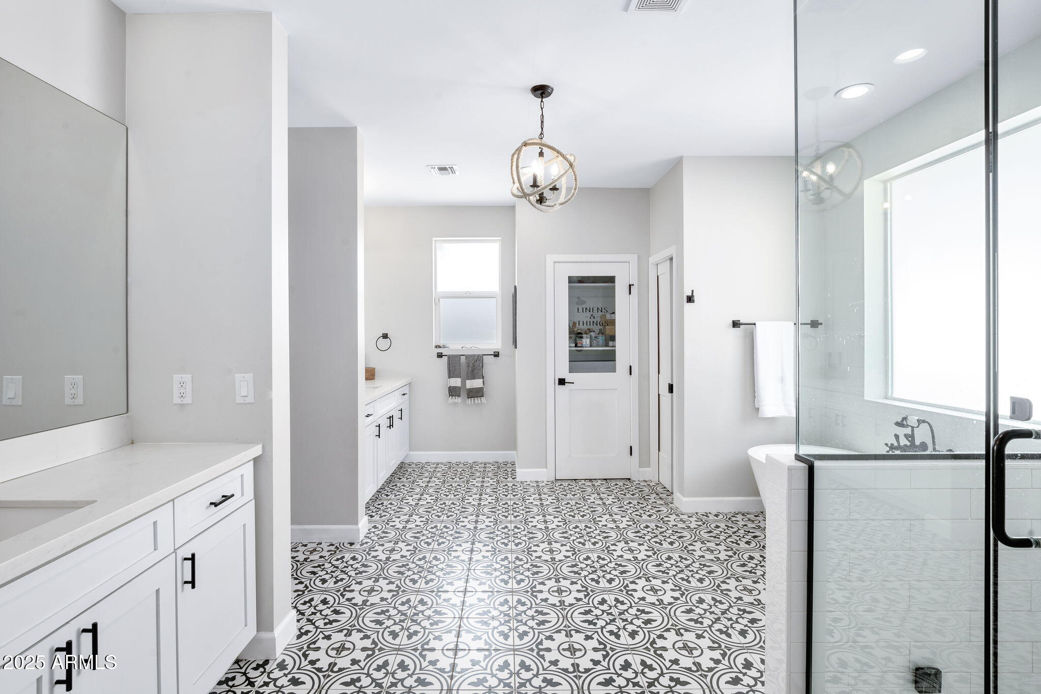 4333 E INDIANOLA Avenue