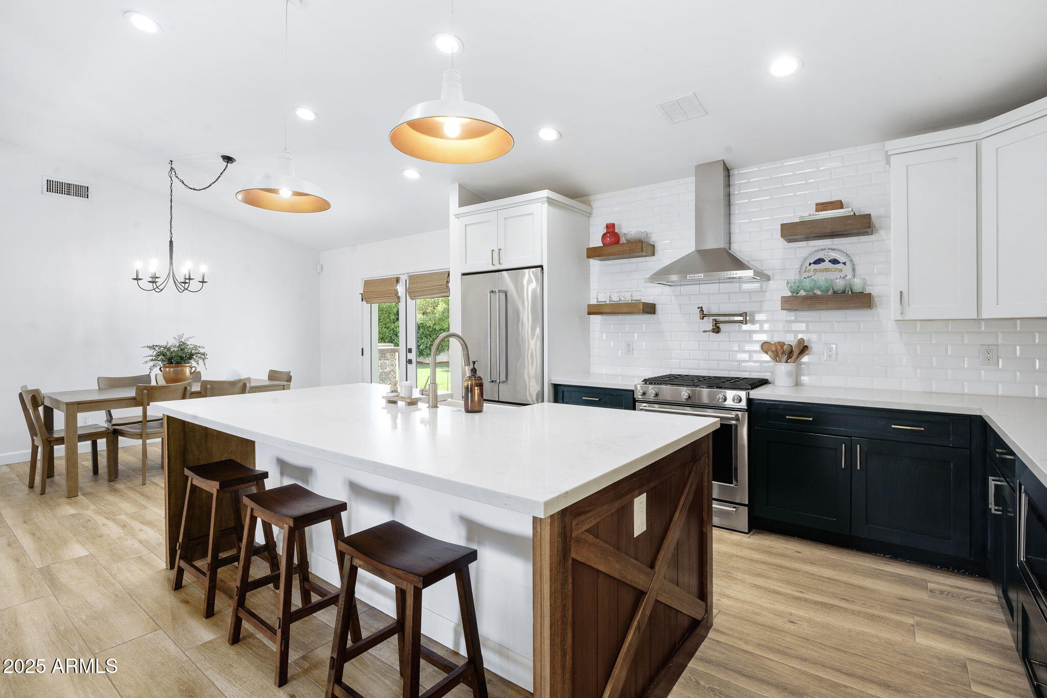 4333 E INDIANOLA Avenue