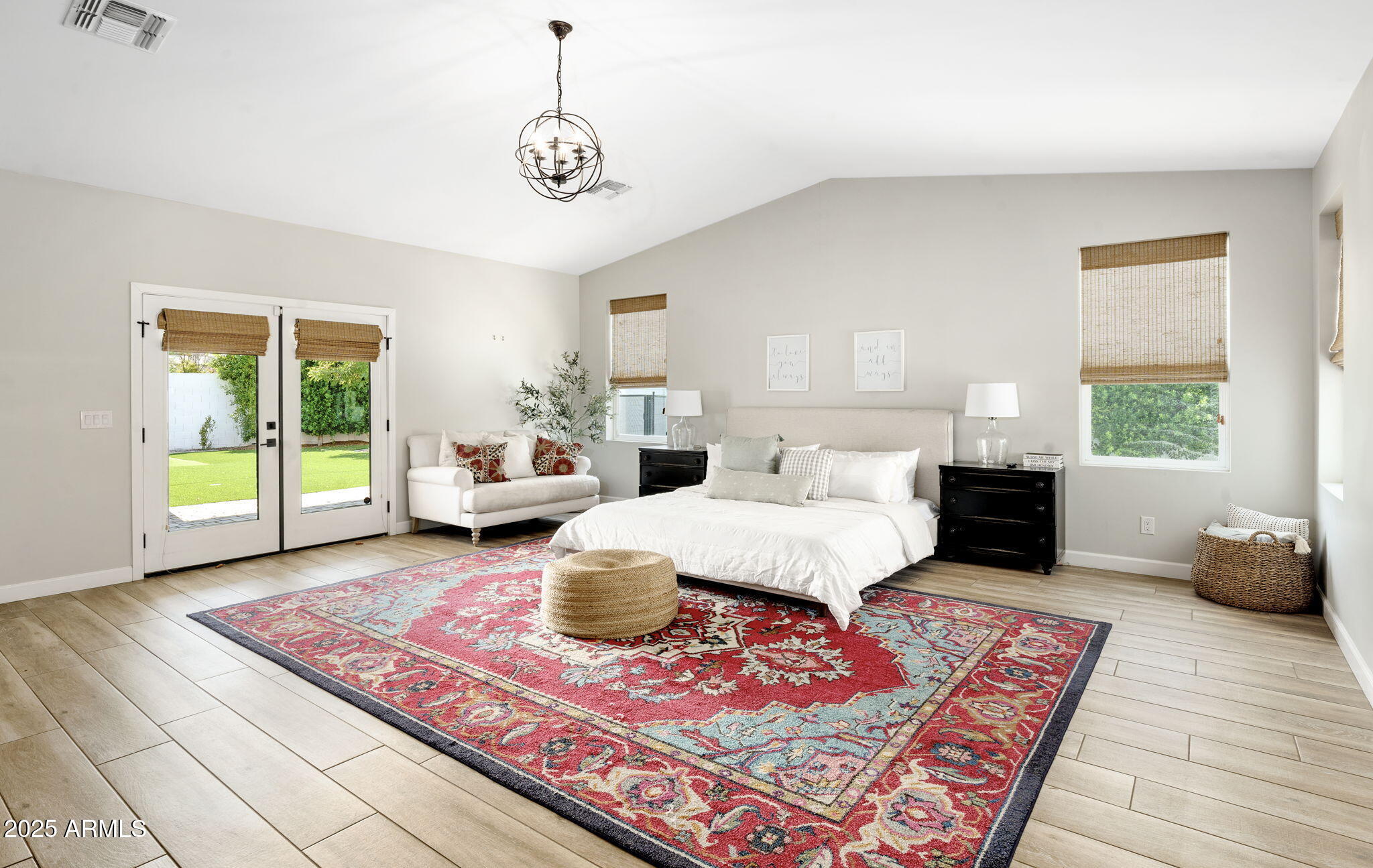 4333 E INDIANOLA Avenue