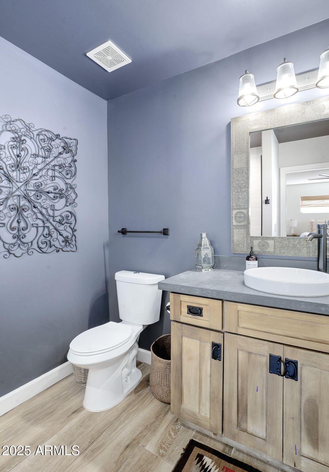 4333 E INDIANOLA Avenue